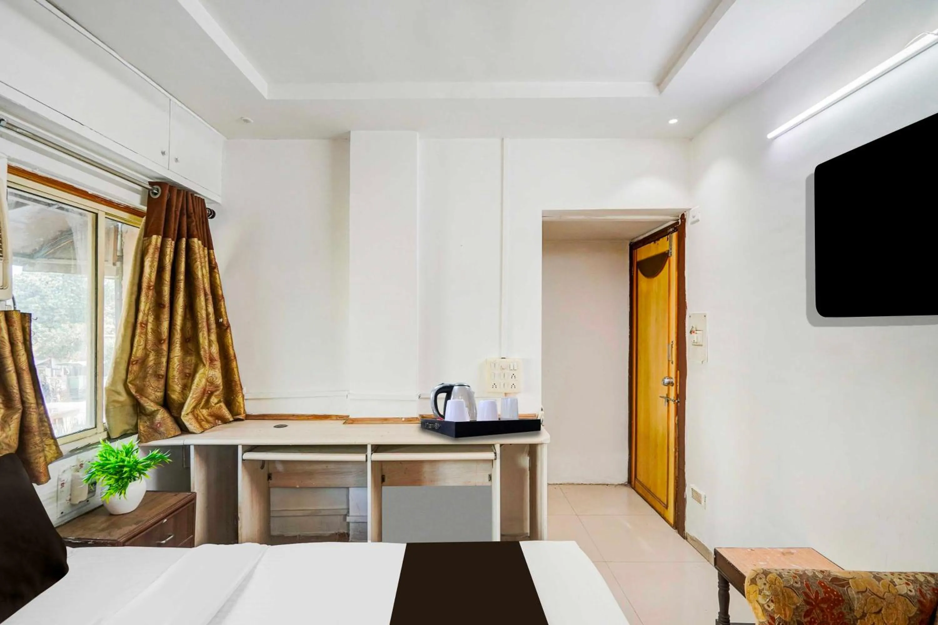 Bedroom in Hotel O Maninagar Railway Station