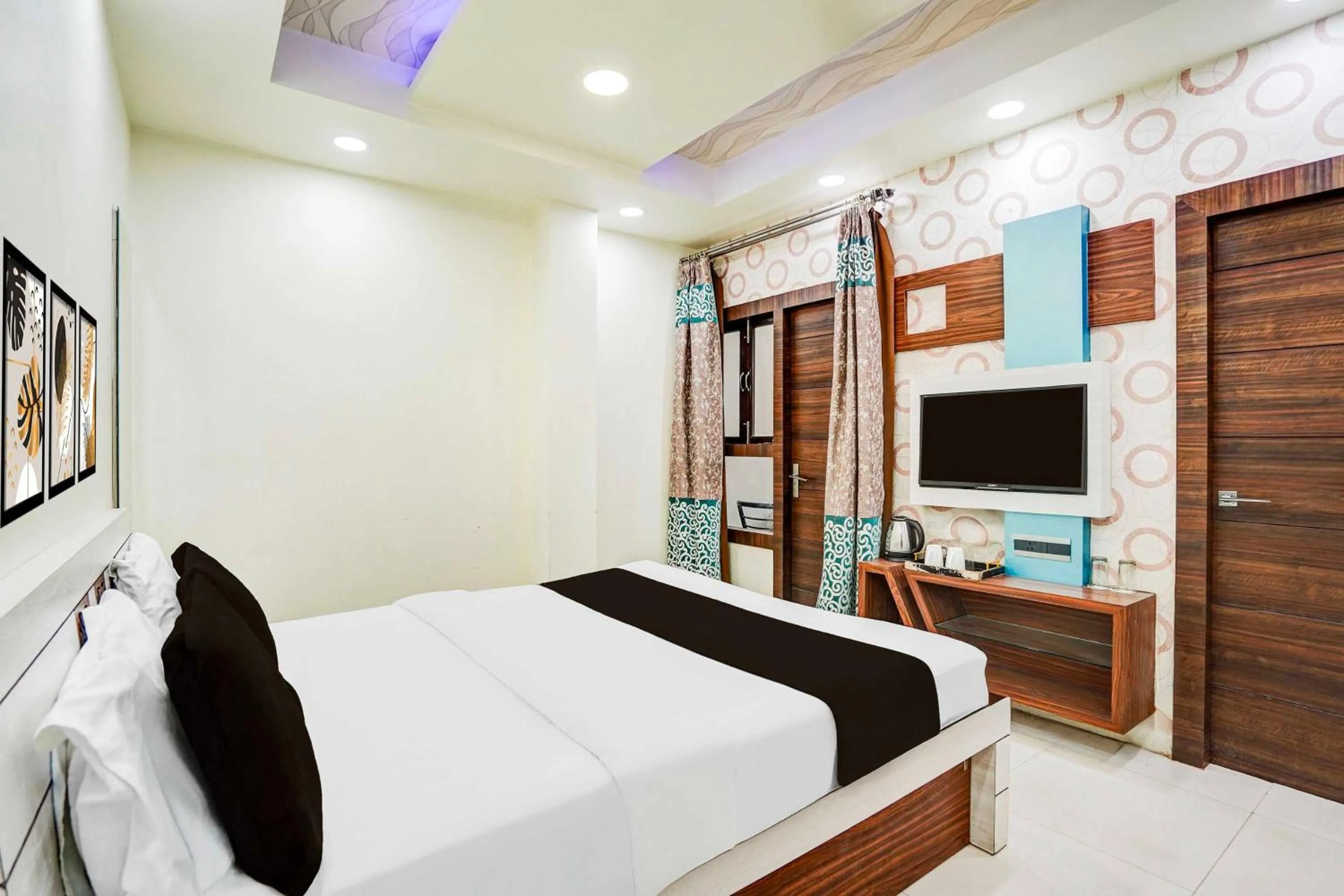 Standard Double Room - single occupancy in Hotel O Durgapuri Metro Station