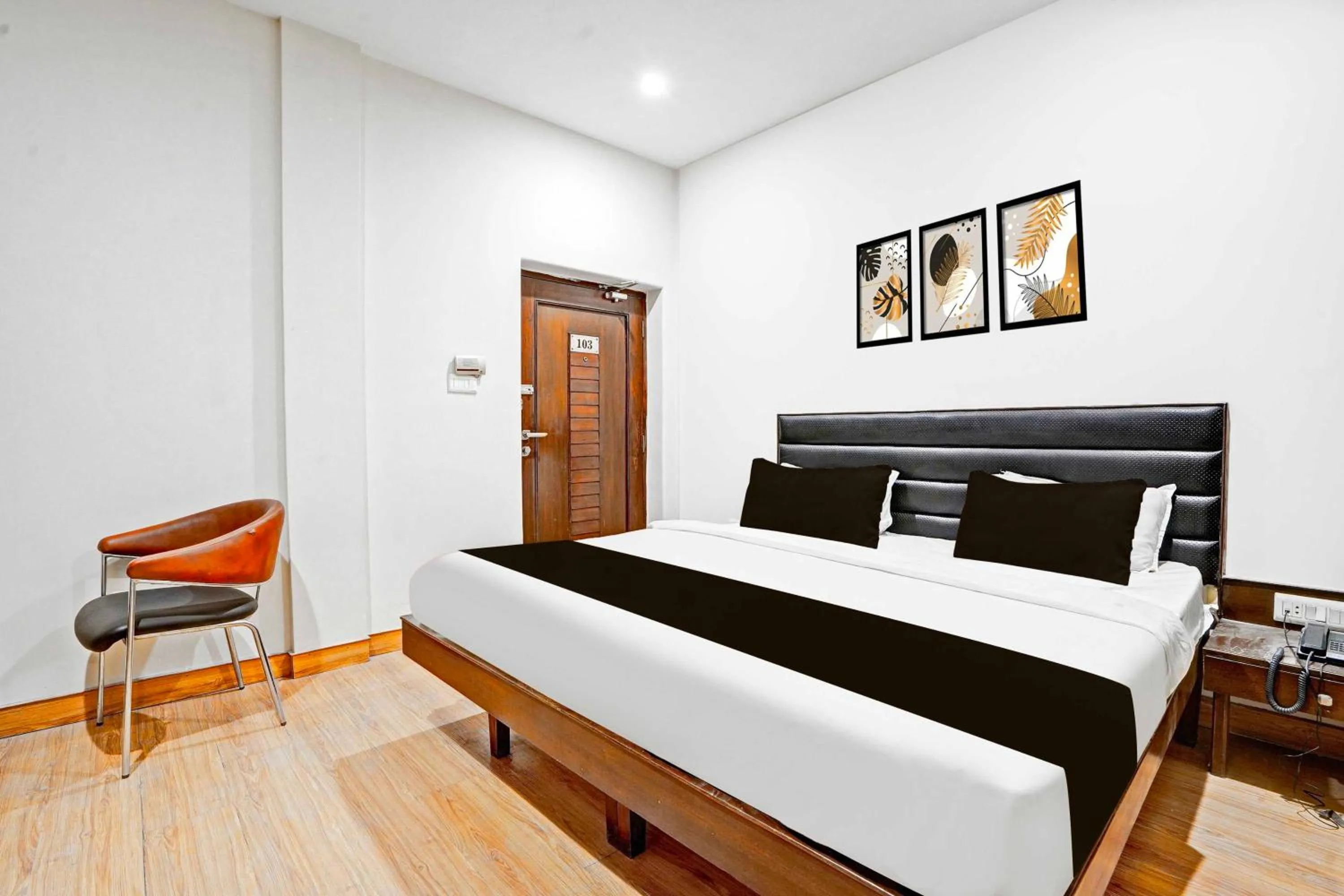 Bedroom, Bed in Hotel O Gurudwara Square