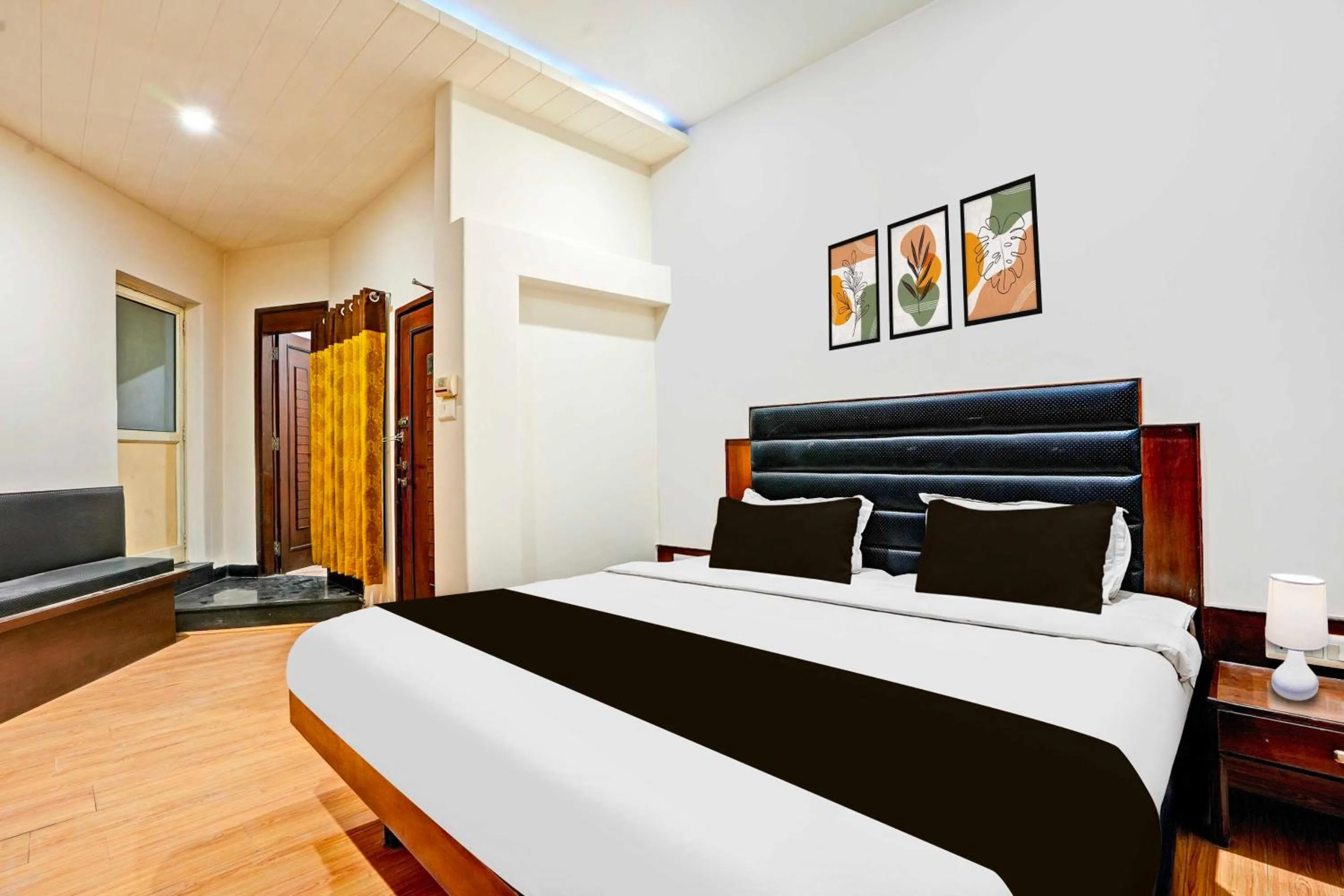 Bedroom, Bed in Hotel O Gurudwara Square