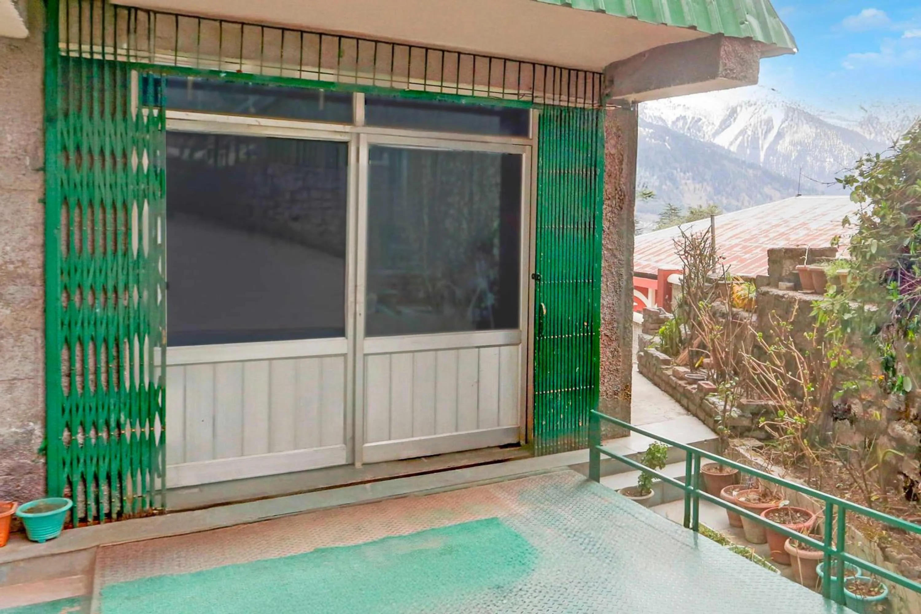 Facade/entrance in Hotel O Manali Near Hadimba Temple