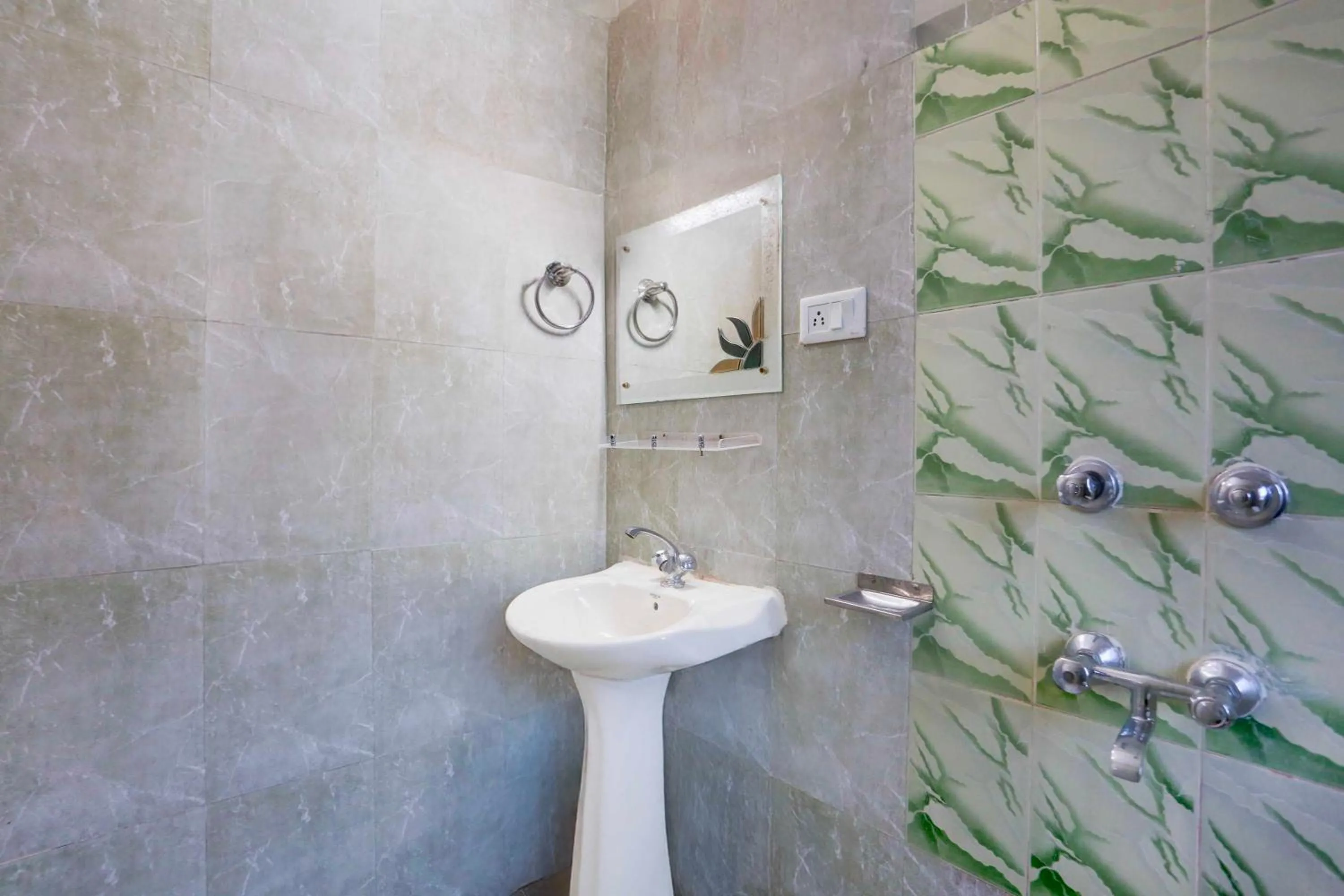 Bathroom in Hotel O Manali Near Hadimba Temple