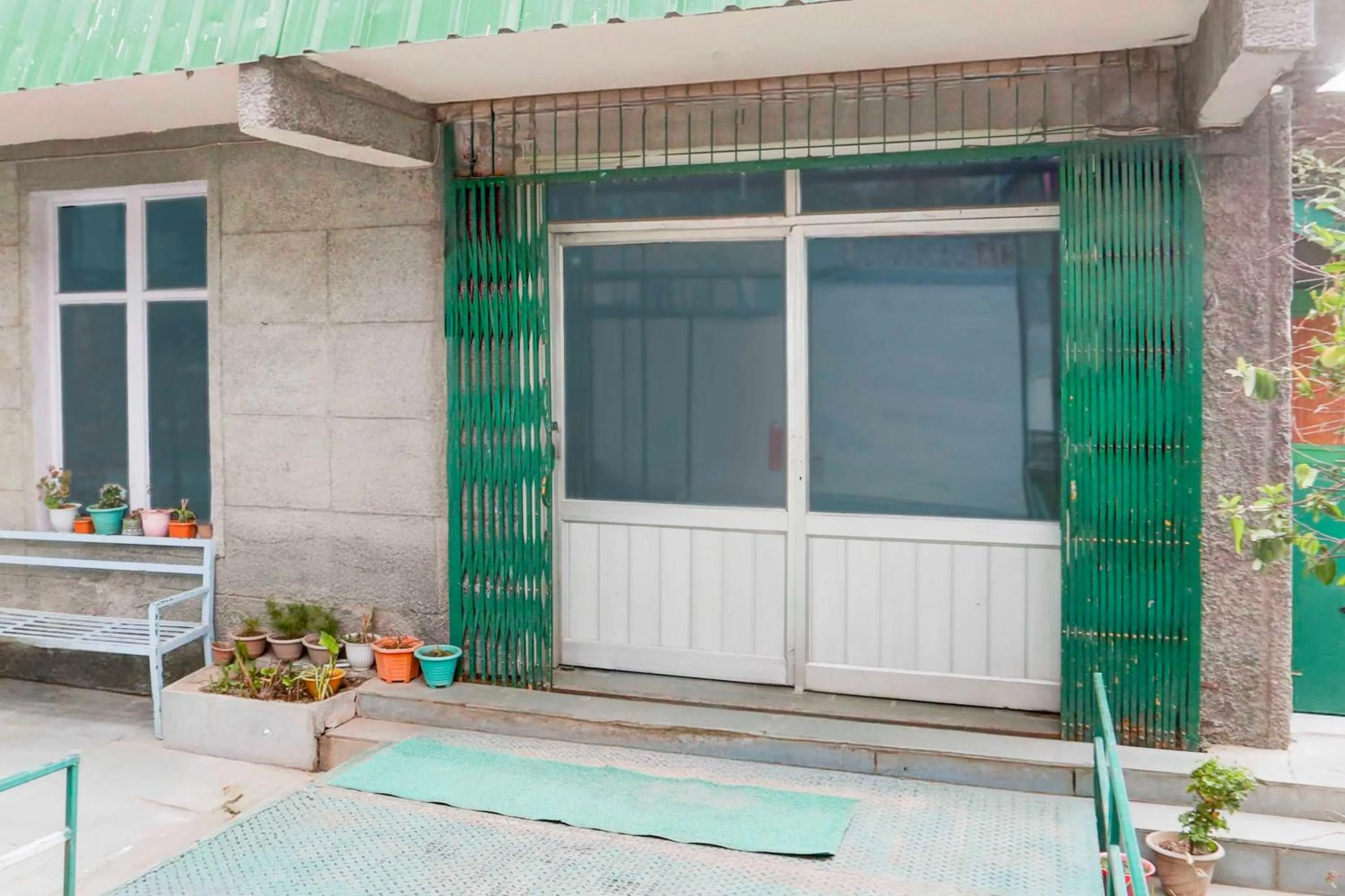 Facade/entrance in Hotel O Manali Near Hadimba Temple