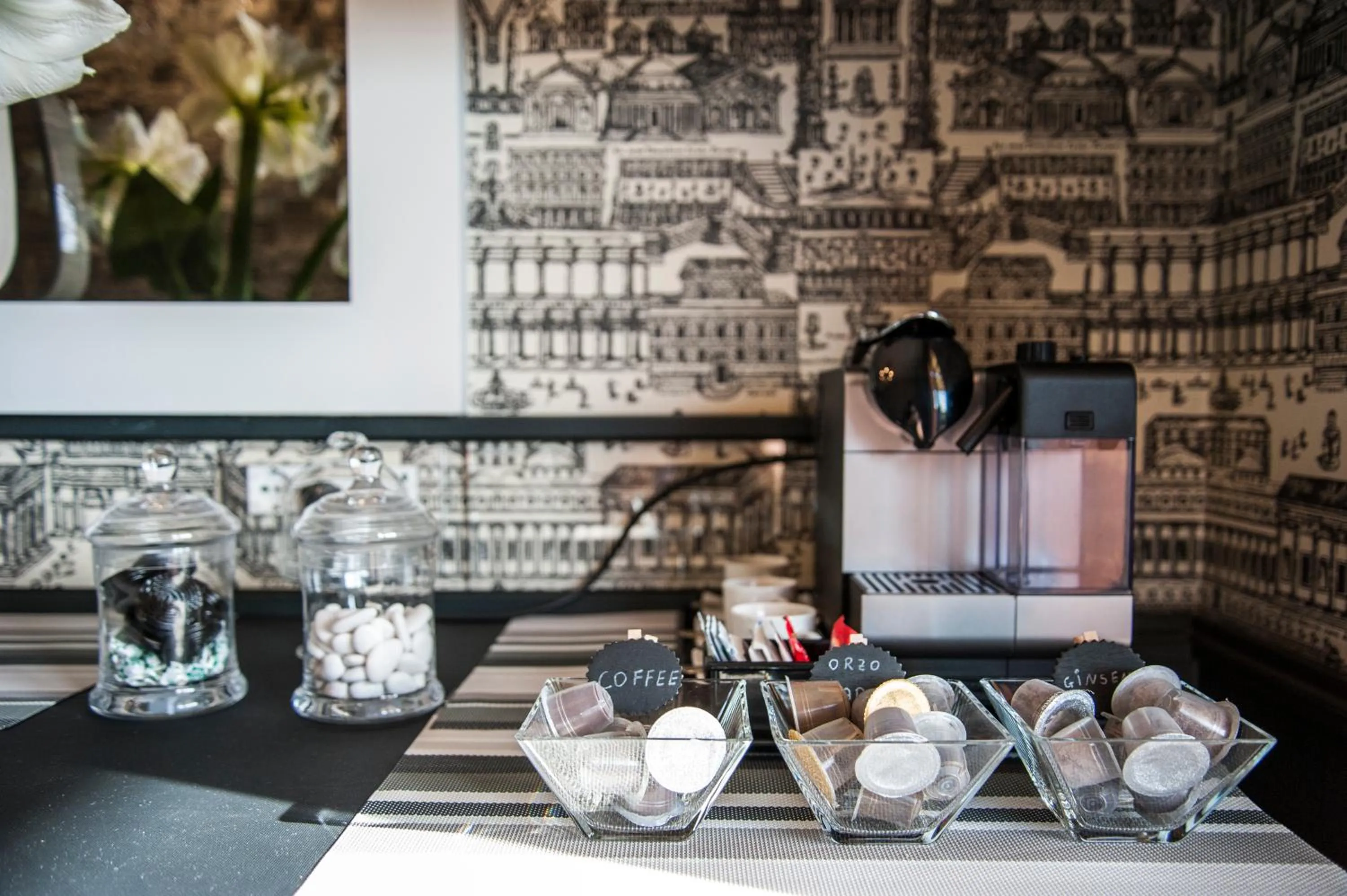 Communal lounge/ TV room in Rarity Suites