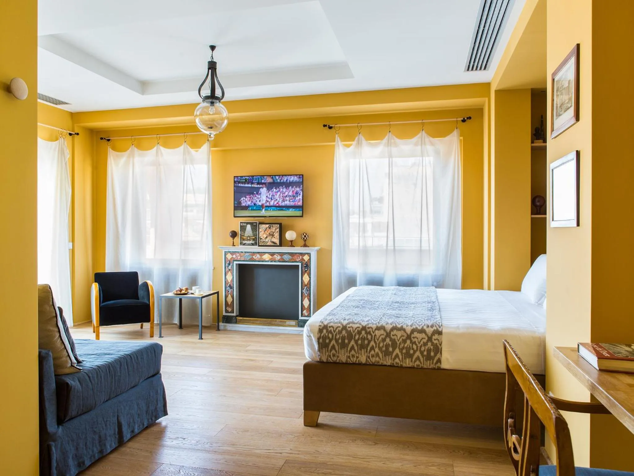 Day, Bed in Rarity Suites