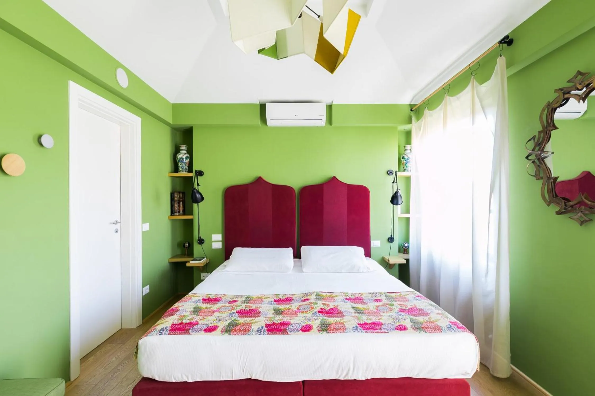 Photo of the whole room, Bed in Rarity Suites