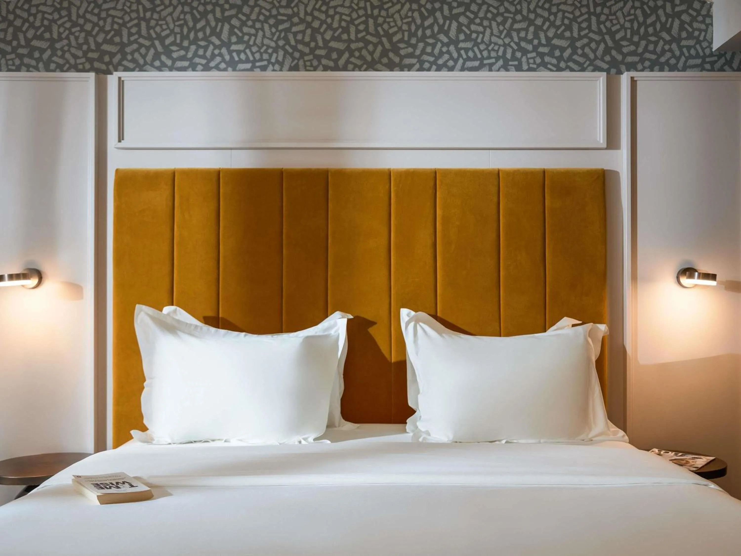 Bedroom, Bed in Novotel Malta Sliema