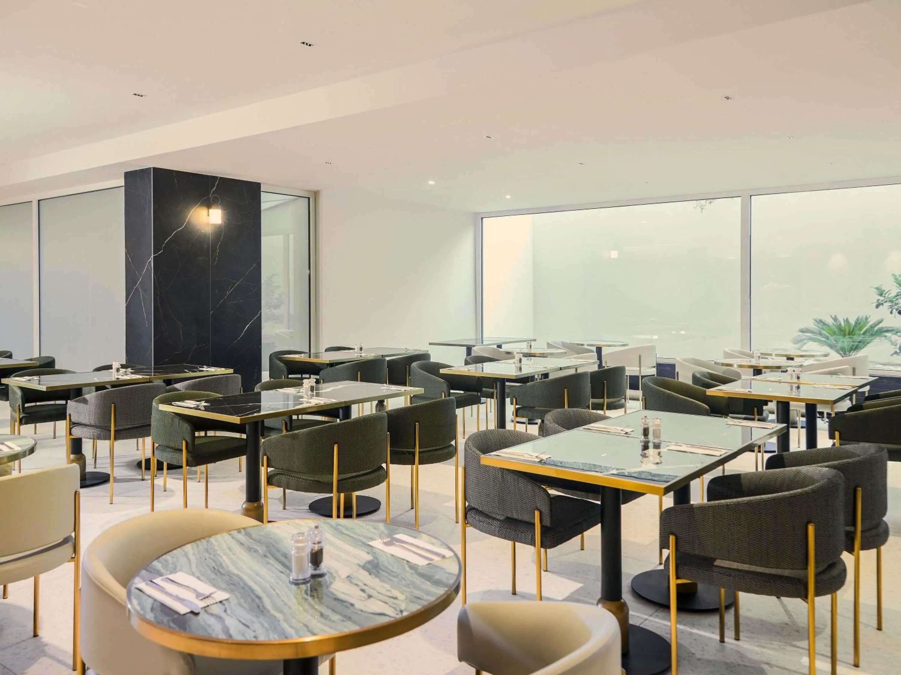 Restaurant/places to eat in Novotel Malta Sliema
