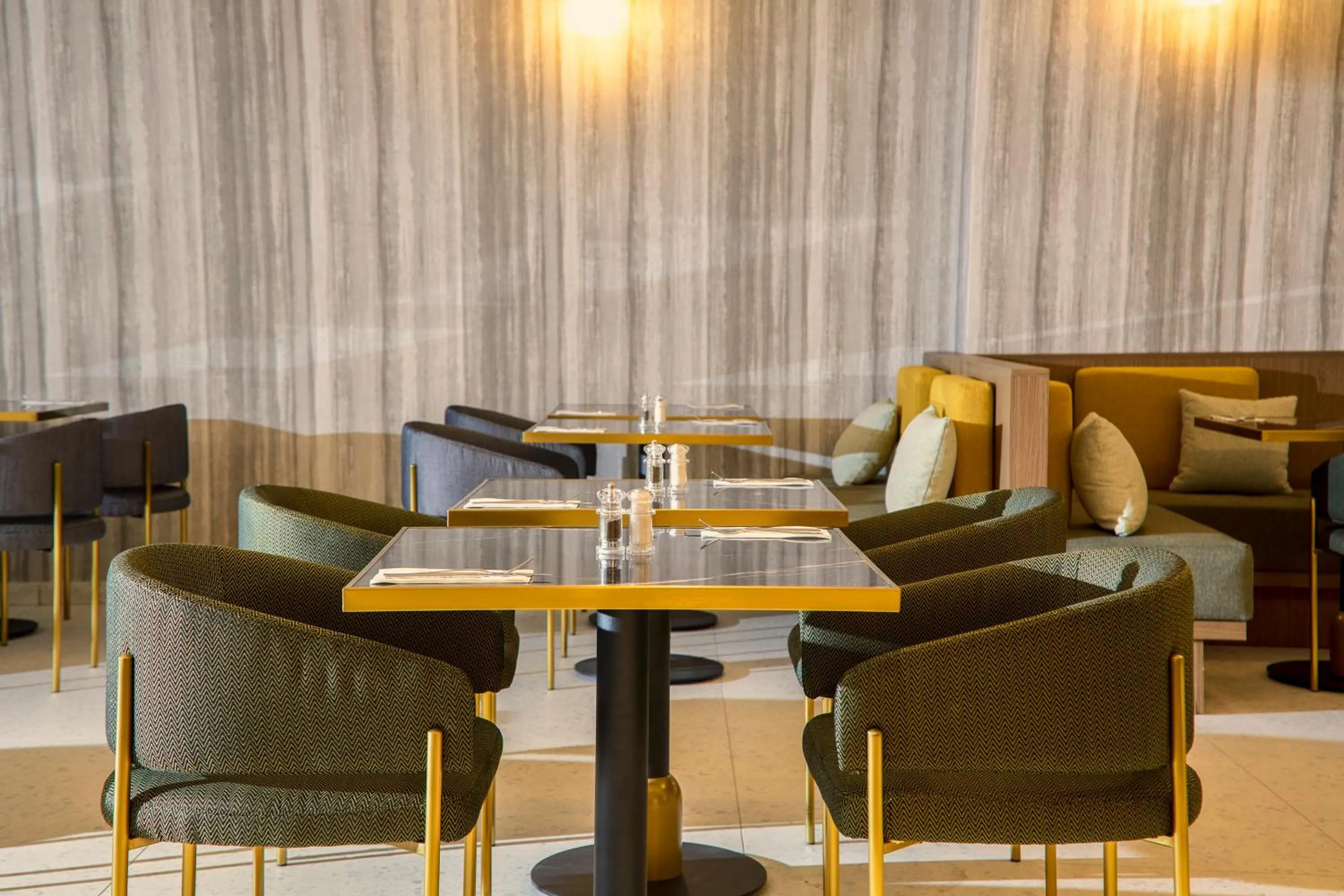 Restaurant/places to eat in Novotel Malta Sliema