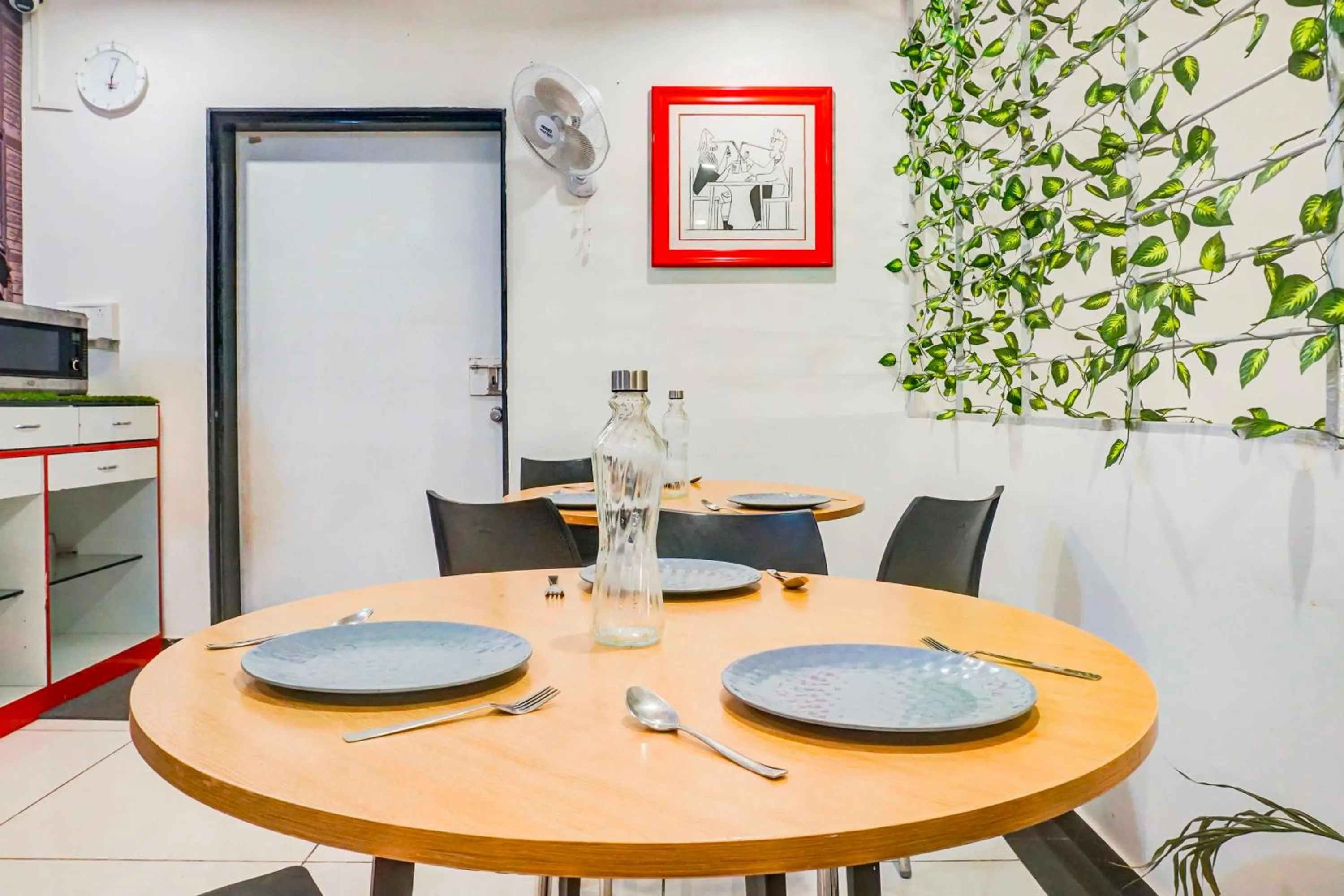 Dining area in Townhouse Oak Hadapsar Sahyadri Hospital
