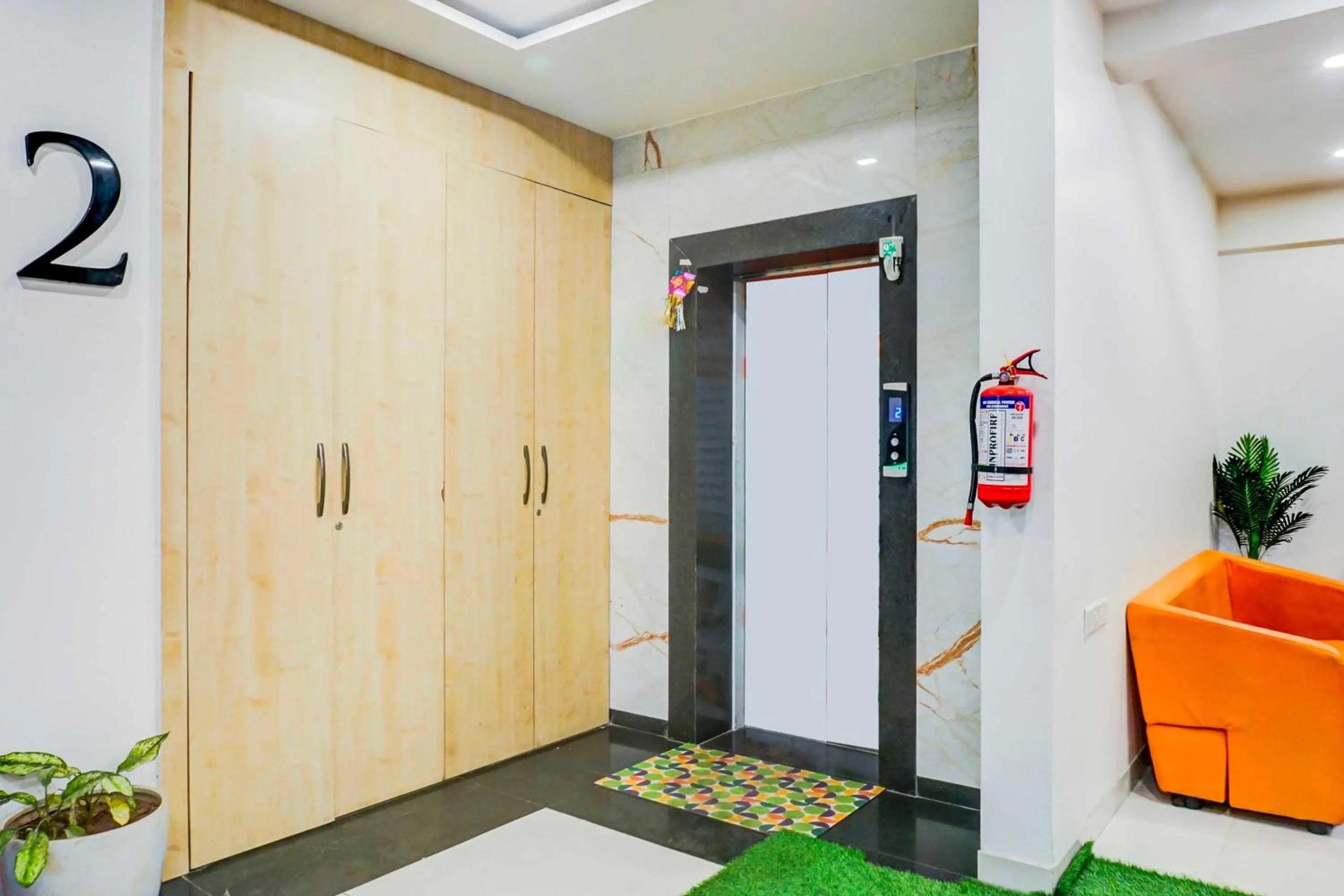 Lobby or reception in Townhouse Oak Hadapsar Sahyadri Hospital