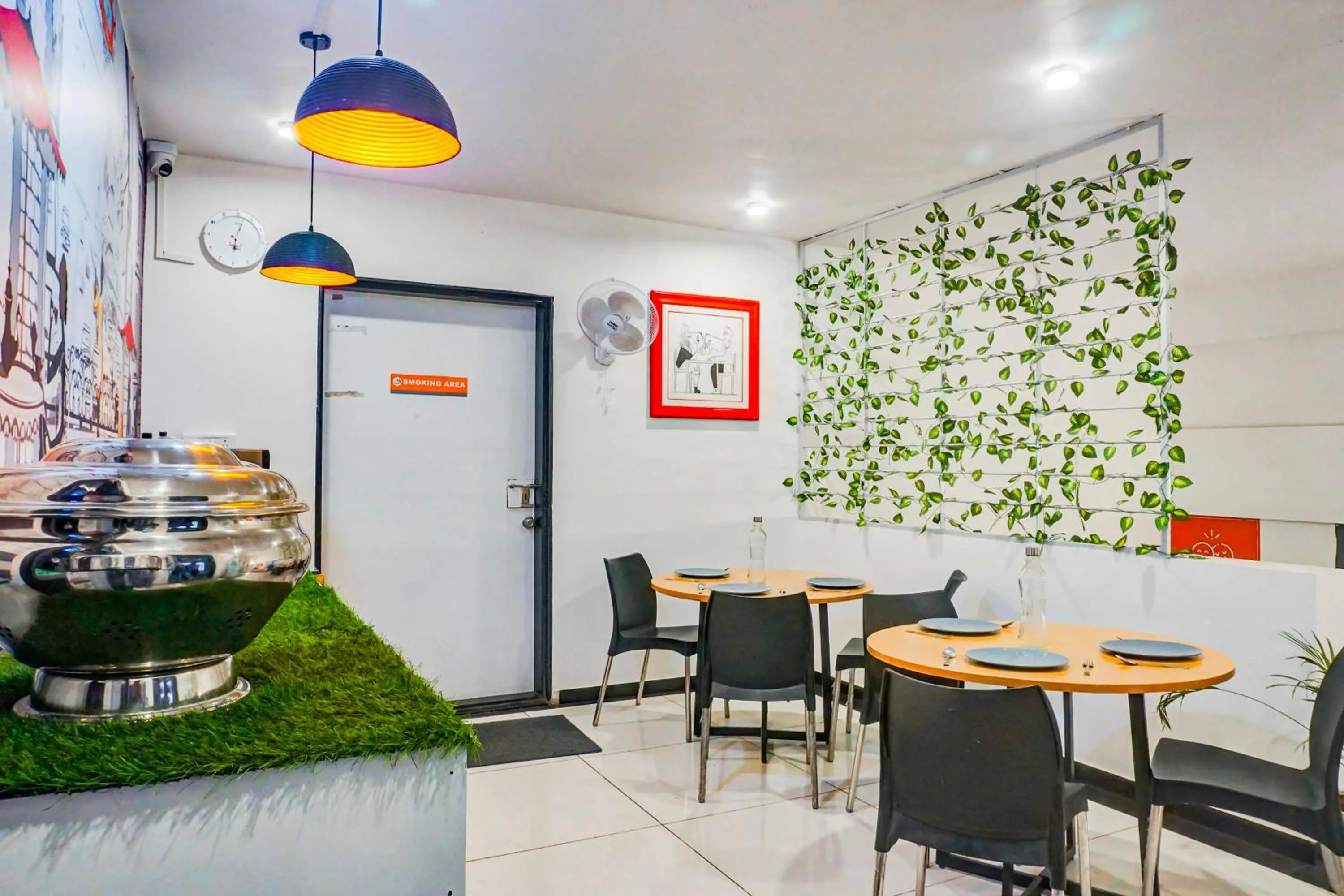 Dining area in Townhouse Oak Hadapsar Sahyadri Hospital