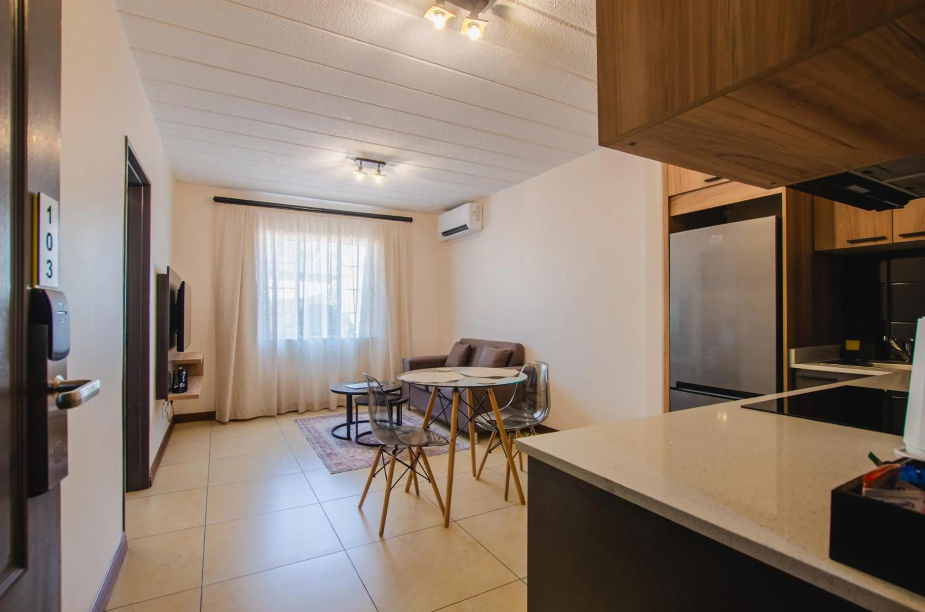 TV and multimedia in Melrose Corner Self-Catering Hotel Apartments