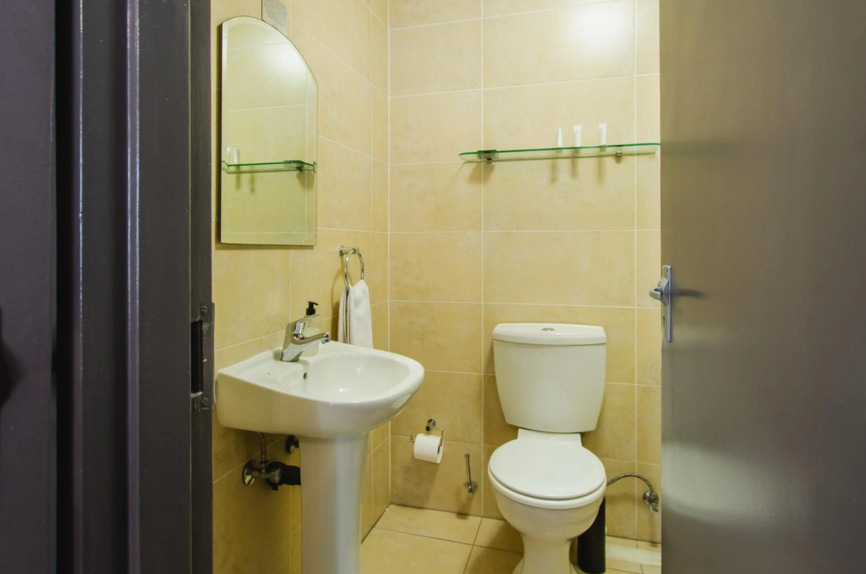 Shower in Melrose Corner Self-Catering Hotel Apartments