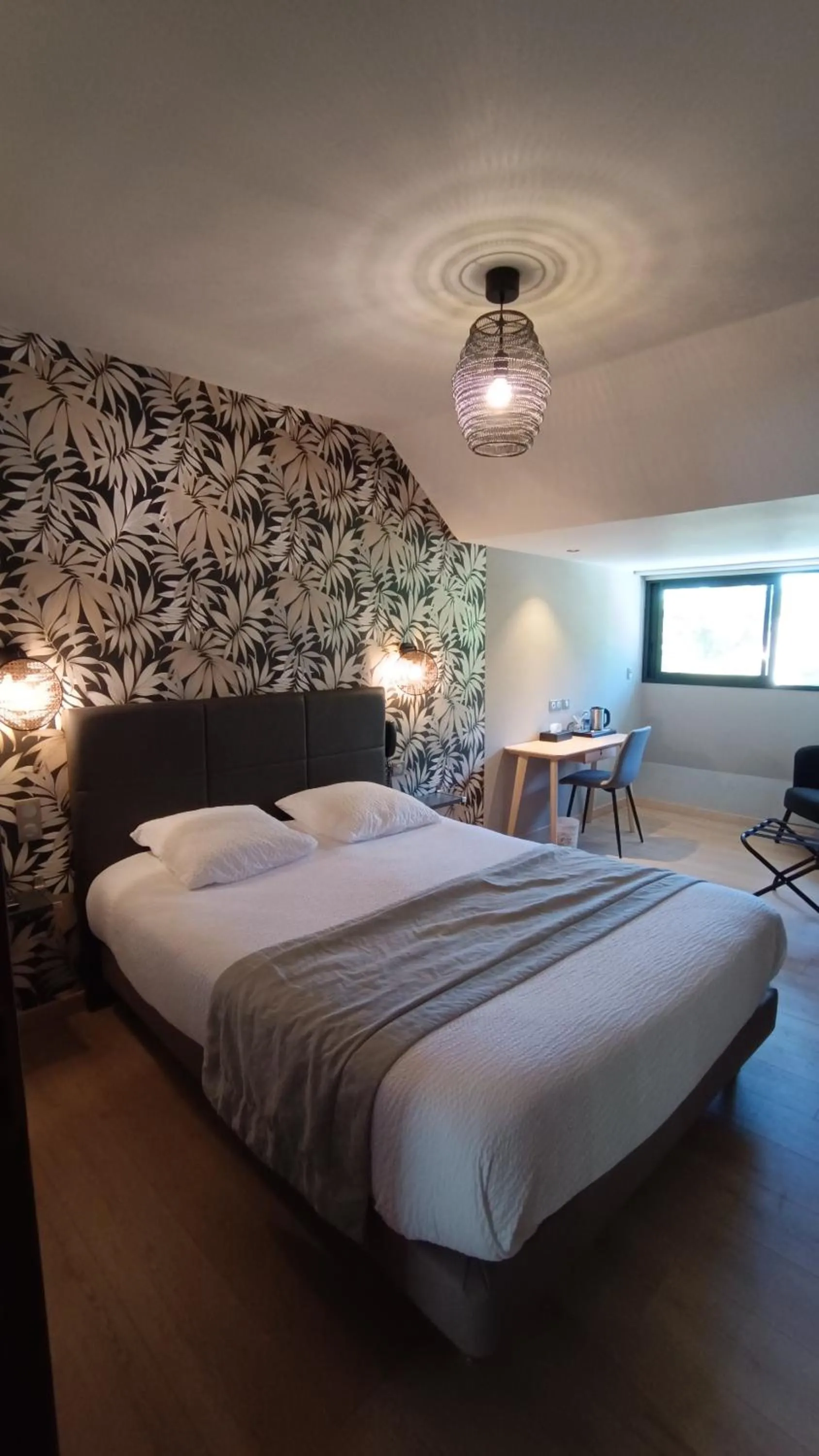 Photo of the whole room, Bed in Hôtel Restaurant Logis La Méridienne