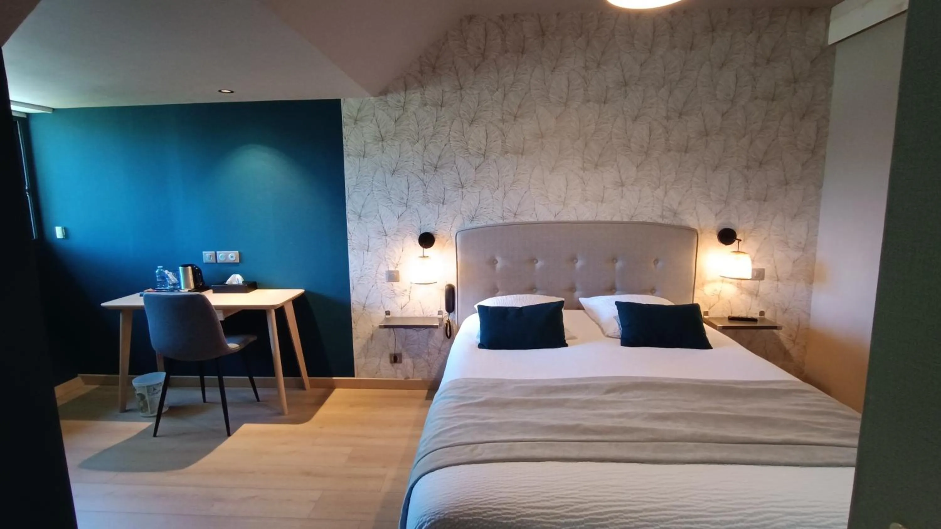 Photo of the whole room, Bed in Hôtel Restaurant Logis La Méridienne