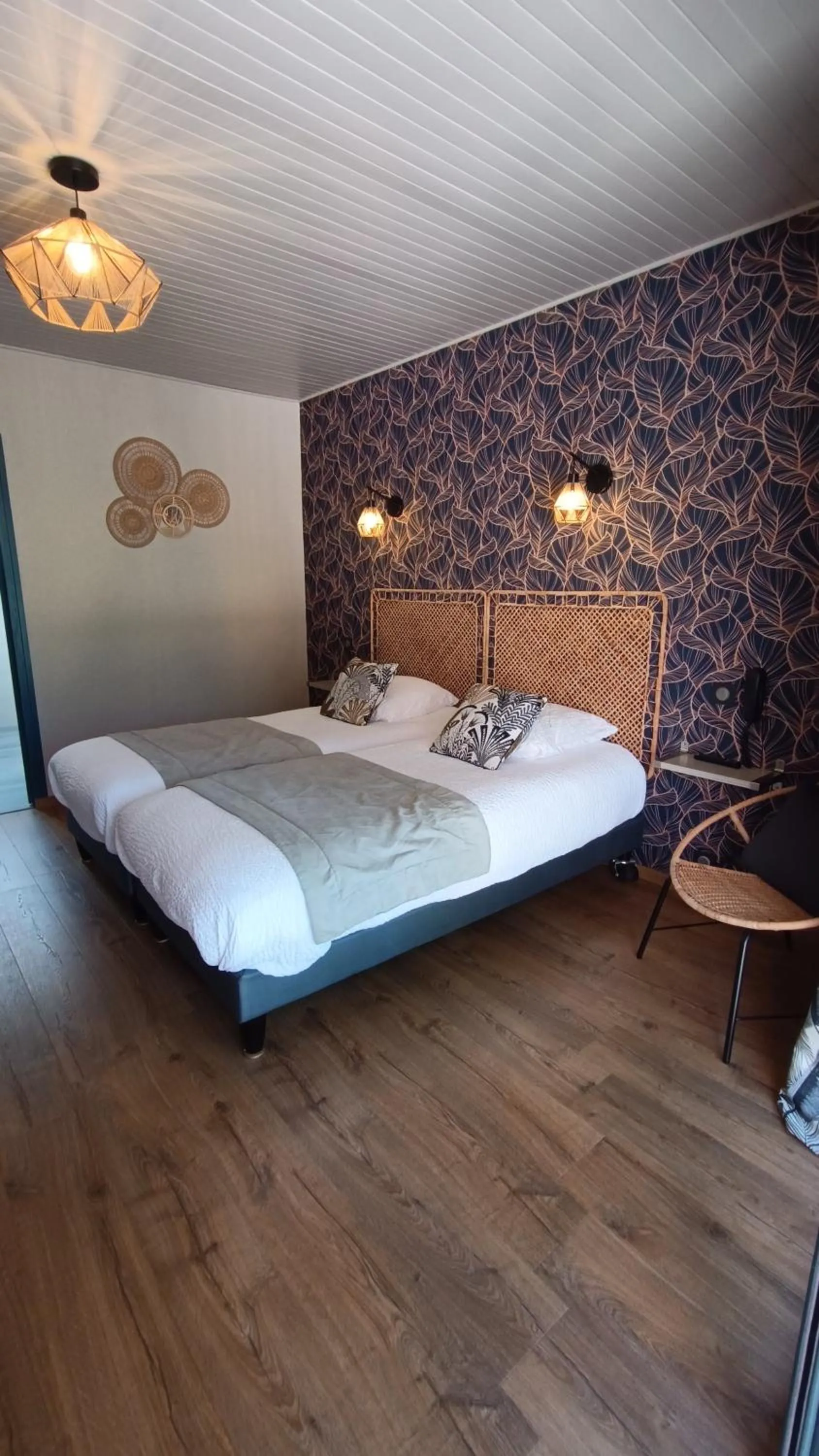 Photo of the whole room, Bed in Hôtel Restaurant Logis La Méridienne