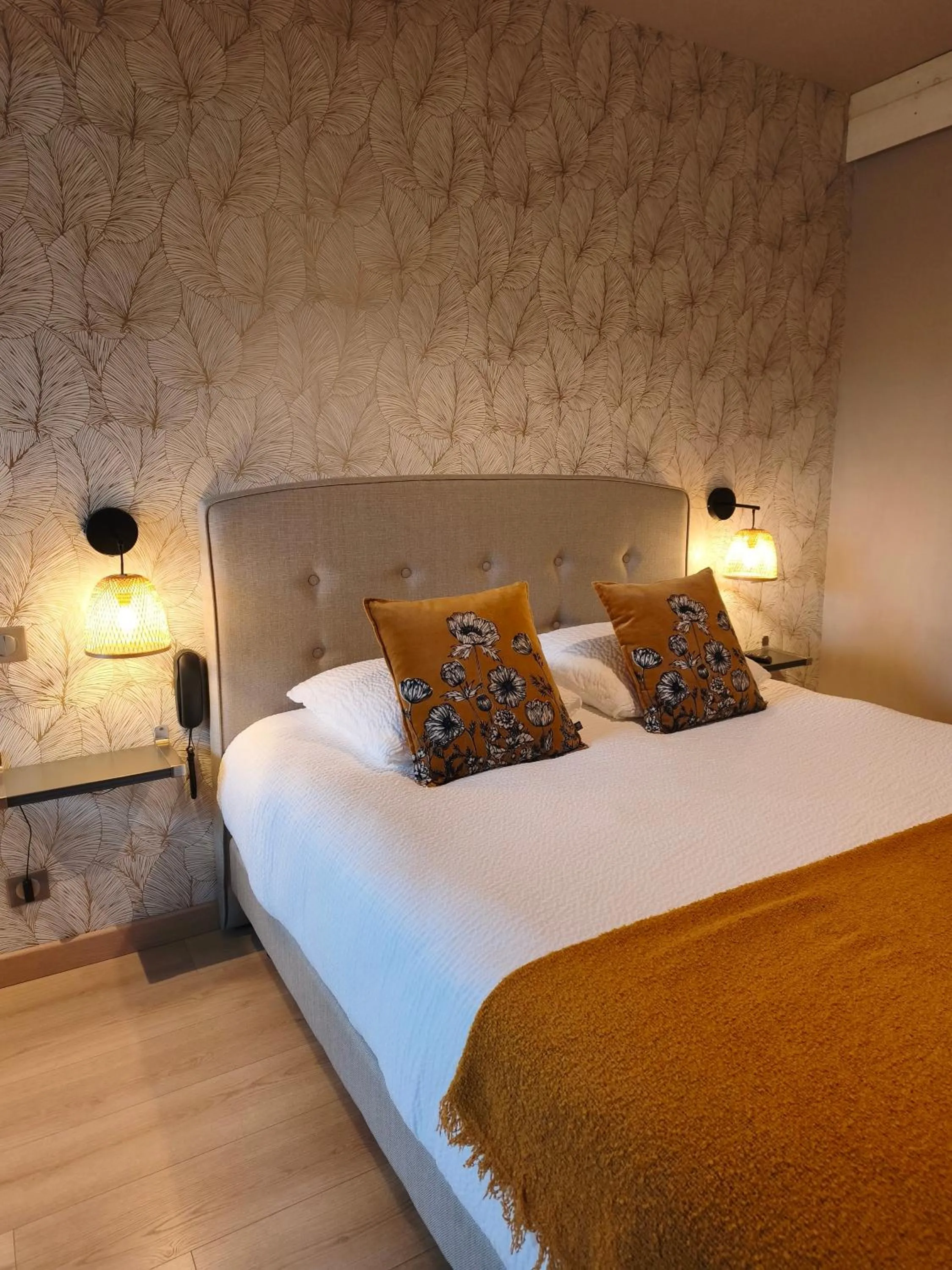Bed in Hôtel Restaurant Logis La Méridienne