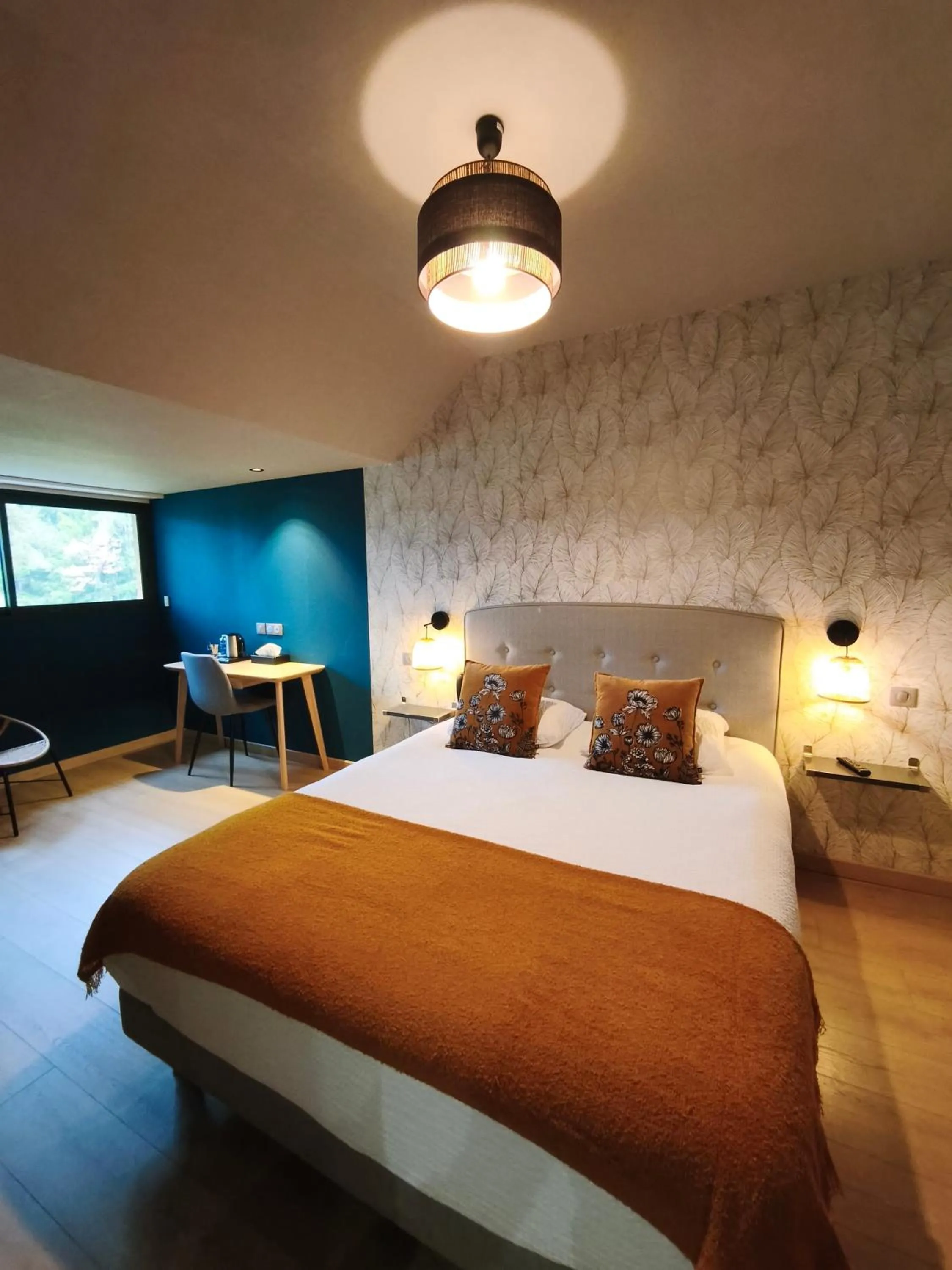 Photo of the whole room, Bed in Hôtel Restaurant Logis La Méridienne