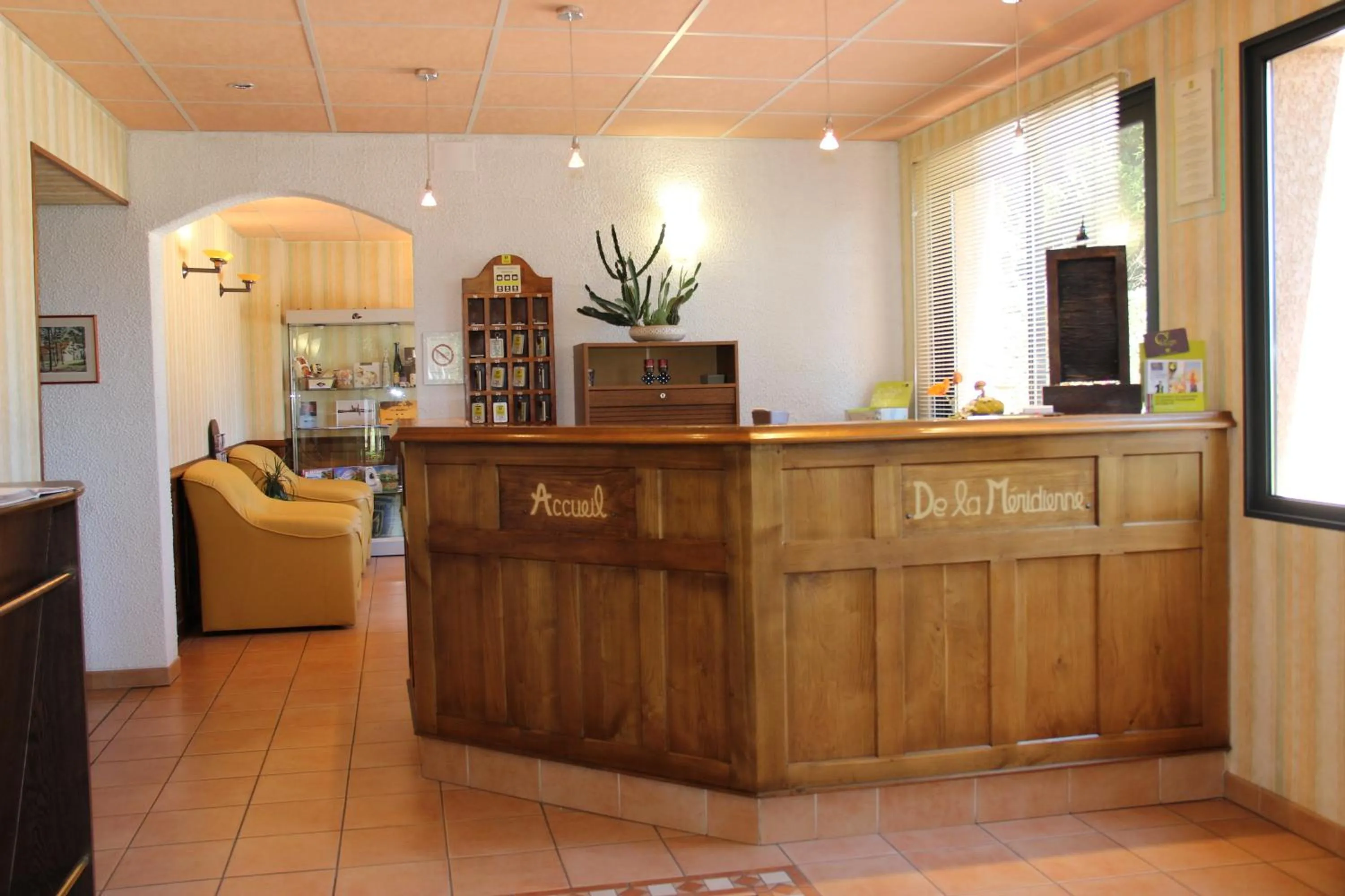 Lobby or reception in Hôtel Restaurant Logis La Méridienne