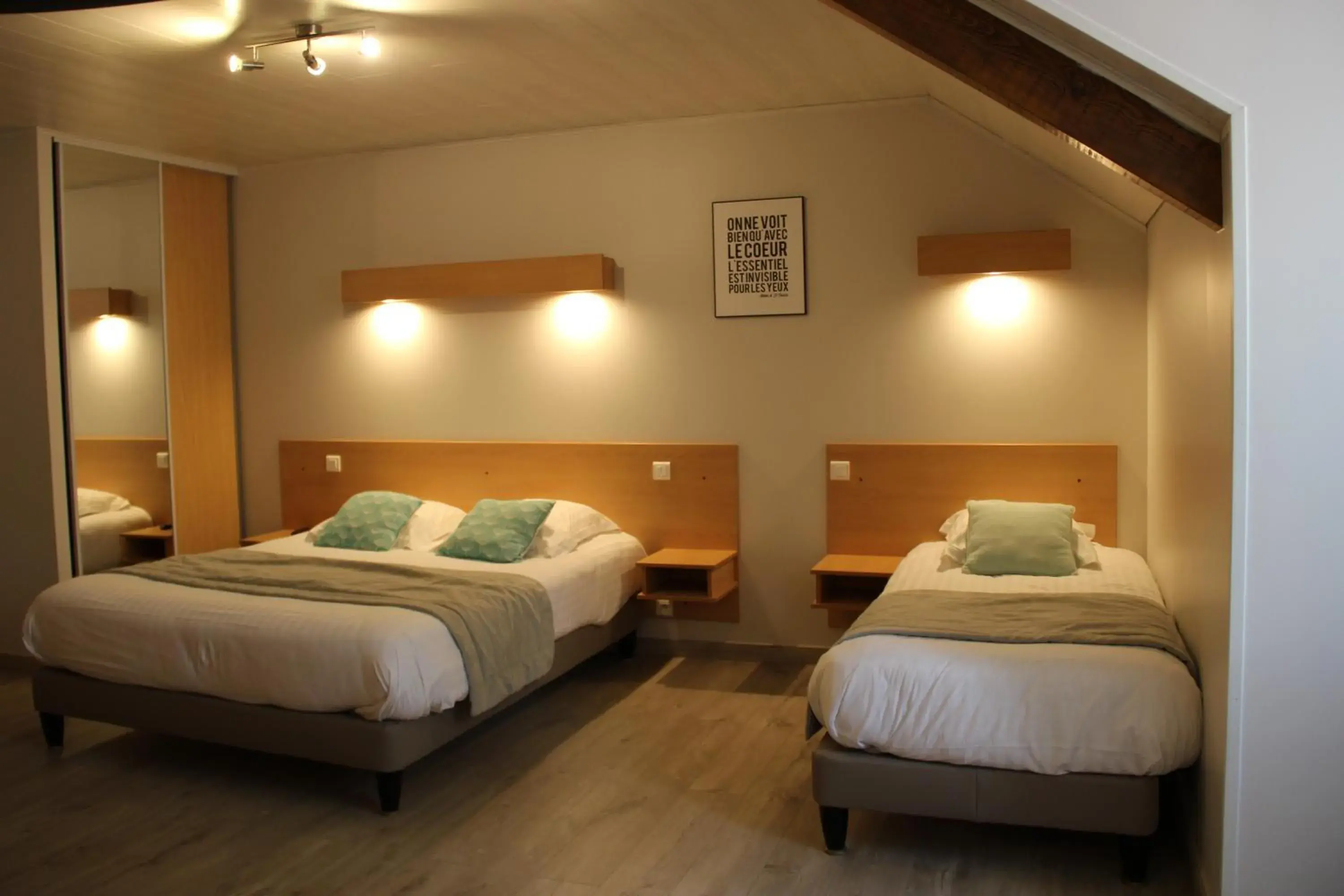 Comfort Triple Room with Shower in Hôtel Restaurant Logis La Méridienne Comfort Triple Room with Shower in Hôtel Restaurant Logis La Méridienne