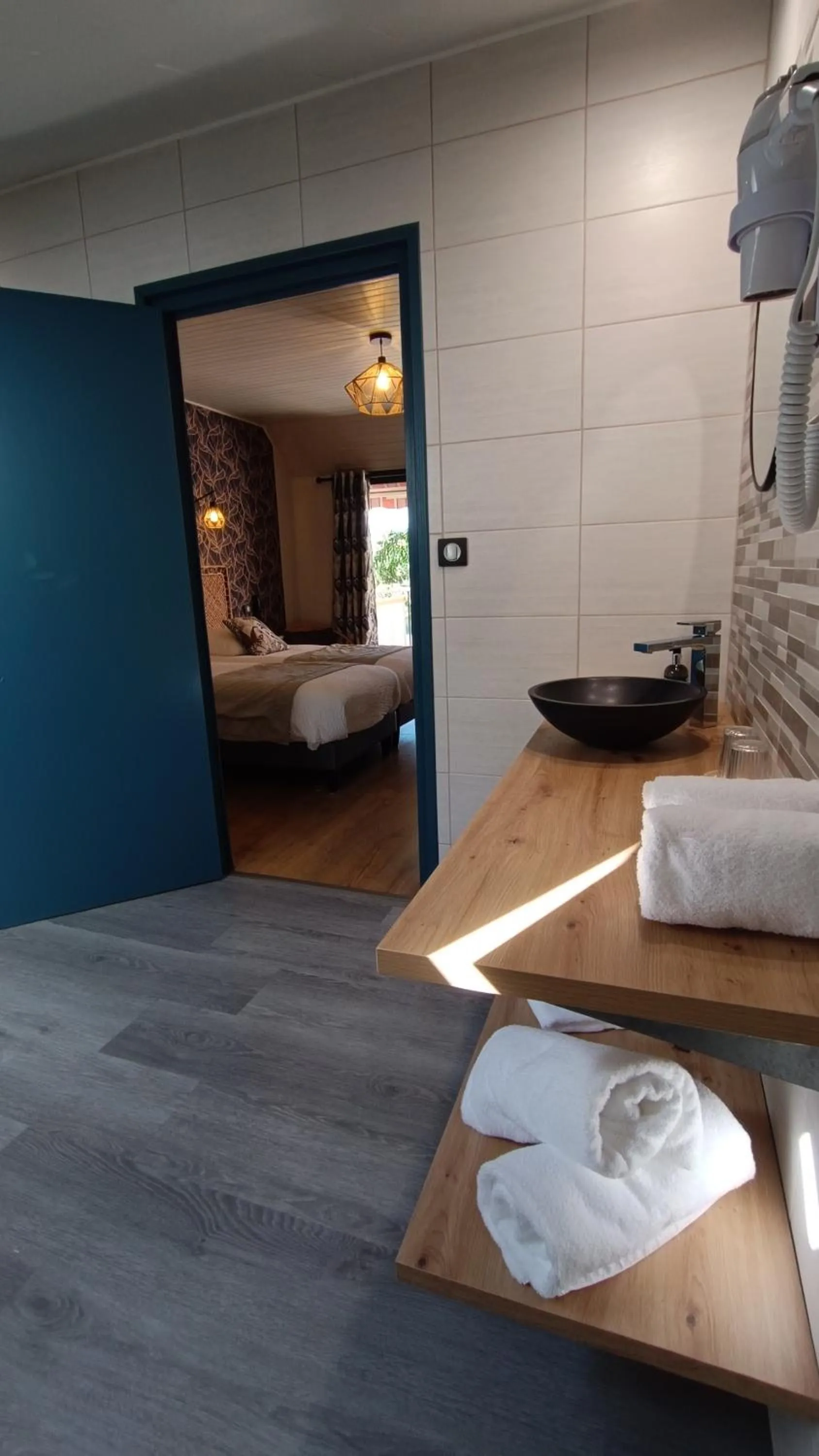 Photo of the whole room, Bed in Hôtel Restaurant Logis La Méridienne