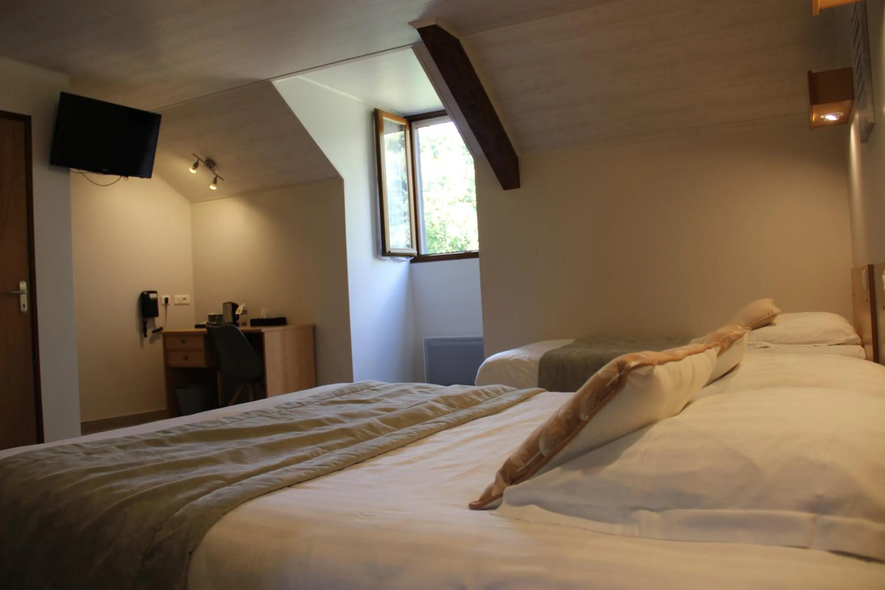 Other, Bed in Hôtel Restaurant Logis La Méridienne