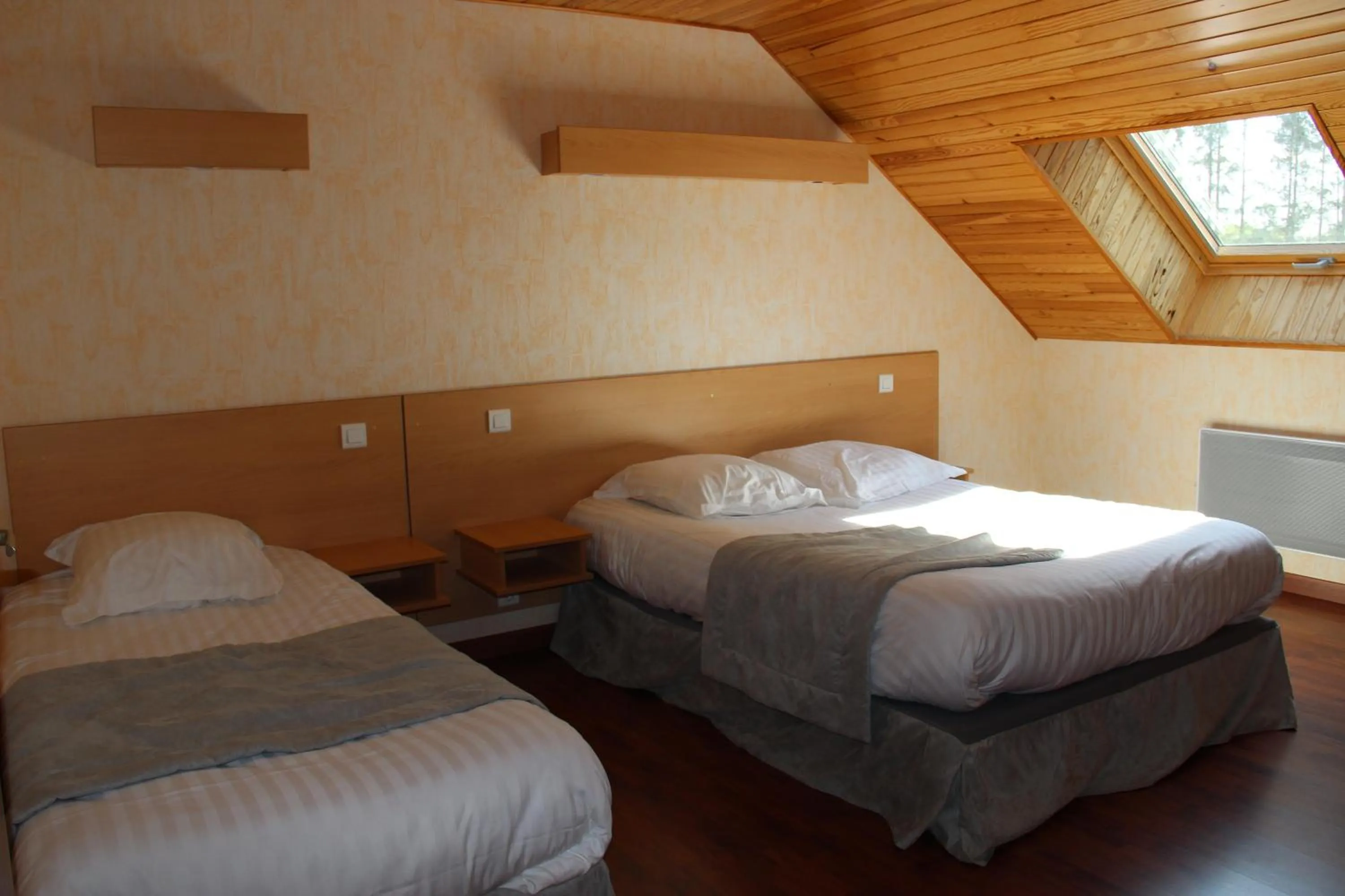 Family, Bed in Hôtel Restaurant Logis La Méridienne