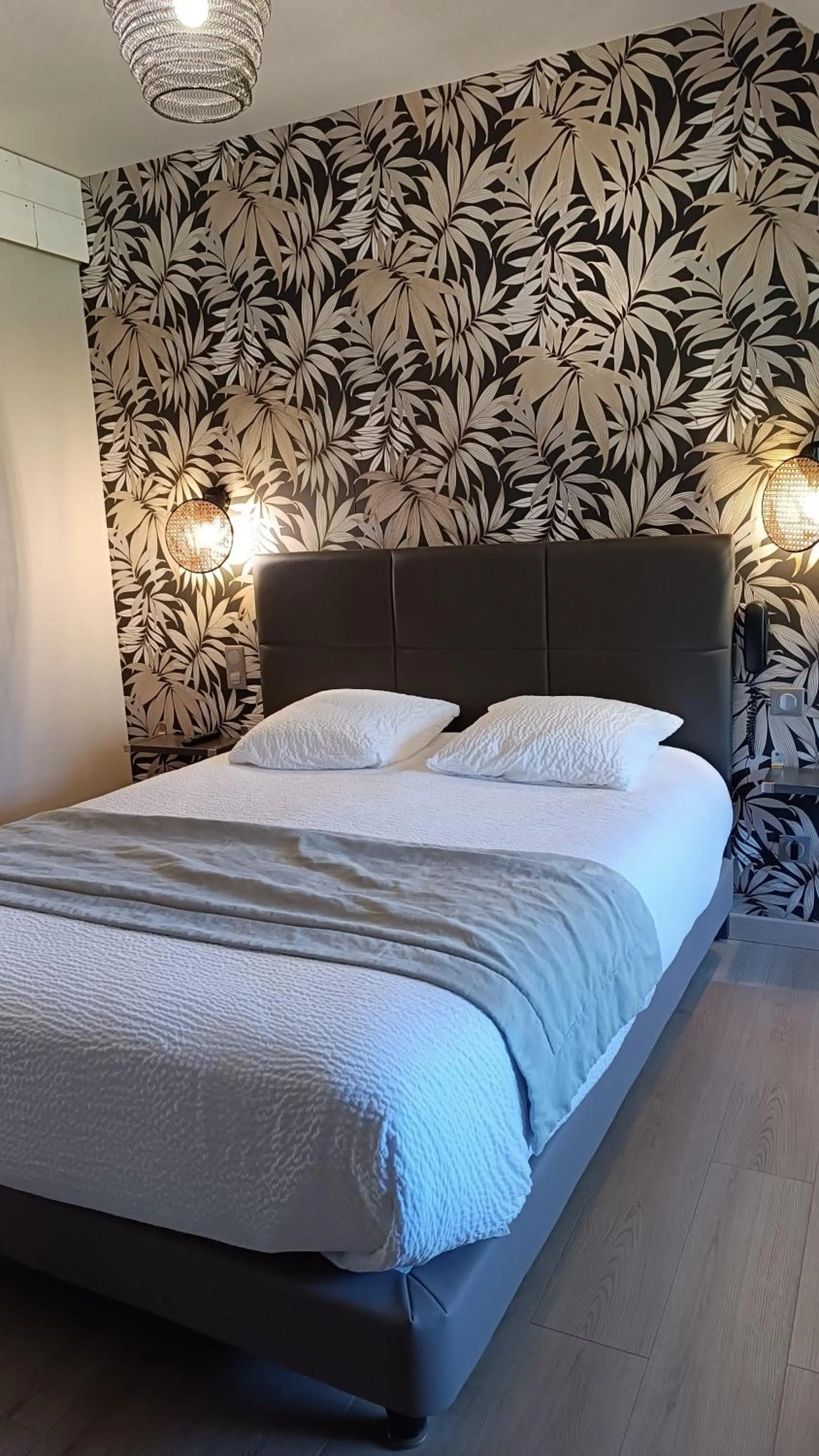 Bed in Hôtel Restaurant Logis La Méridienne