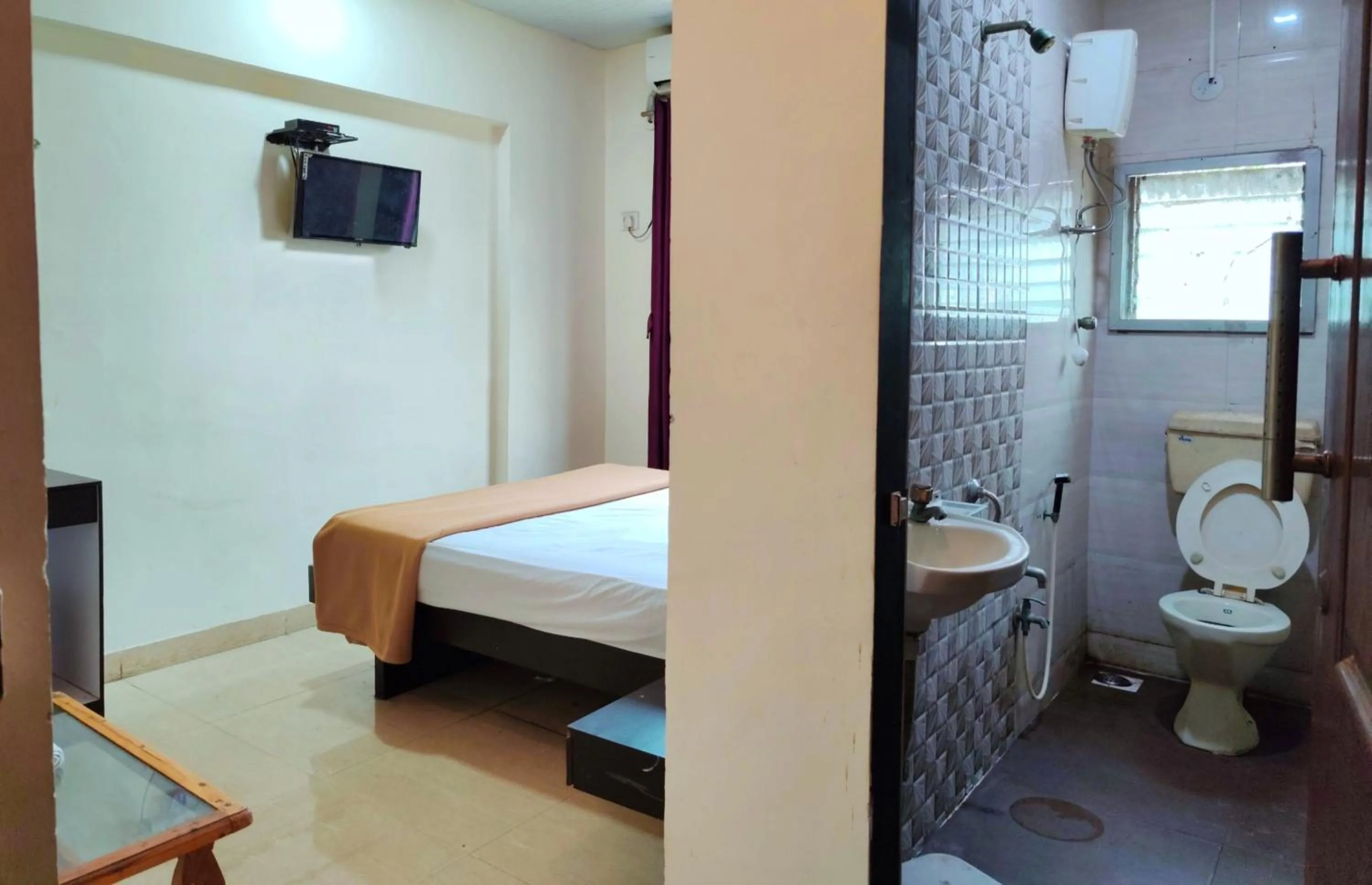 Deluxe Room in Hotel mahalaxmi