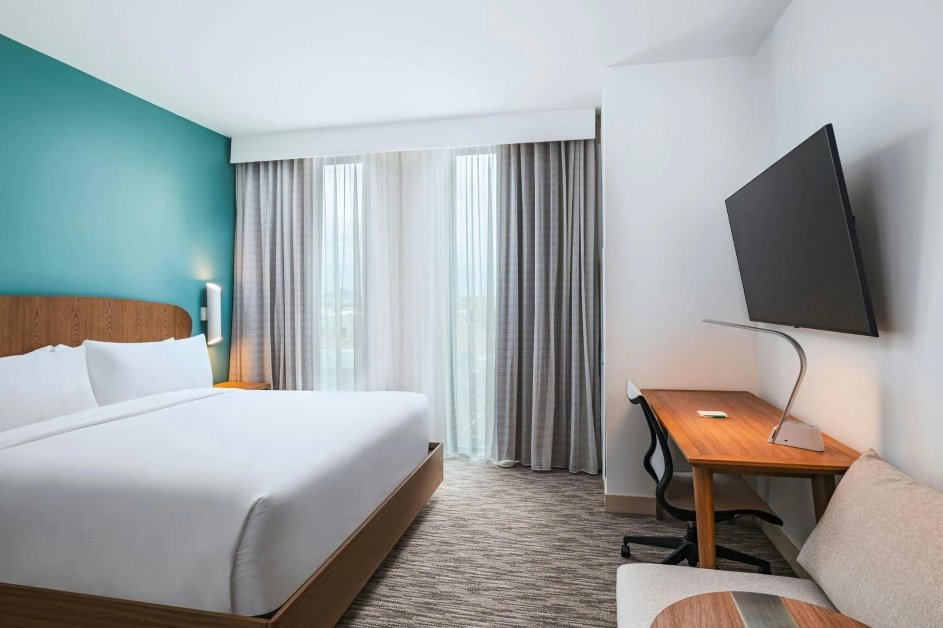 Photo of the whole room, Bed in Element Phoenix North Norterra