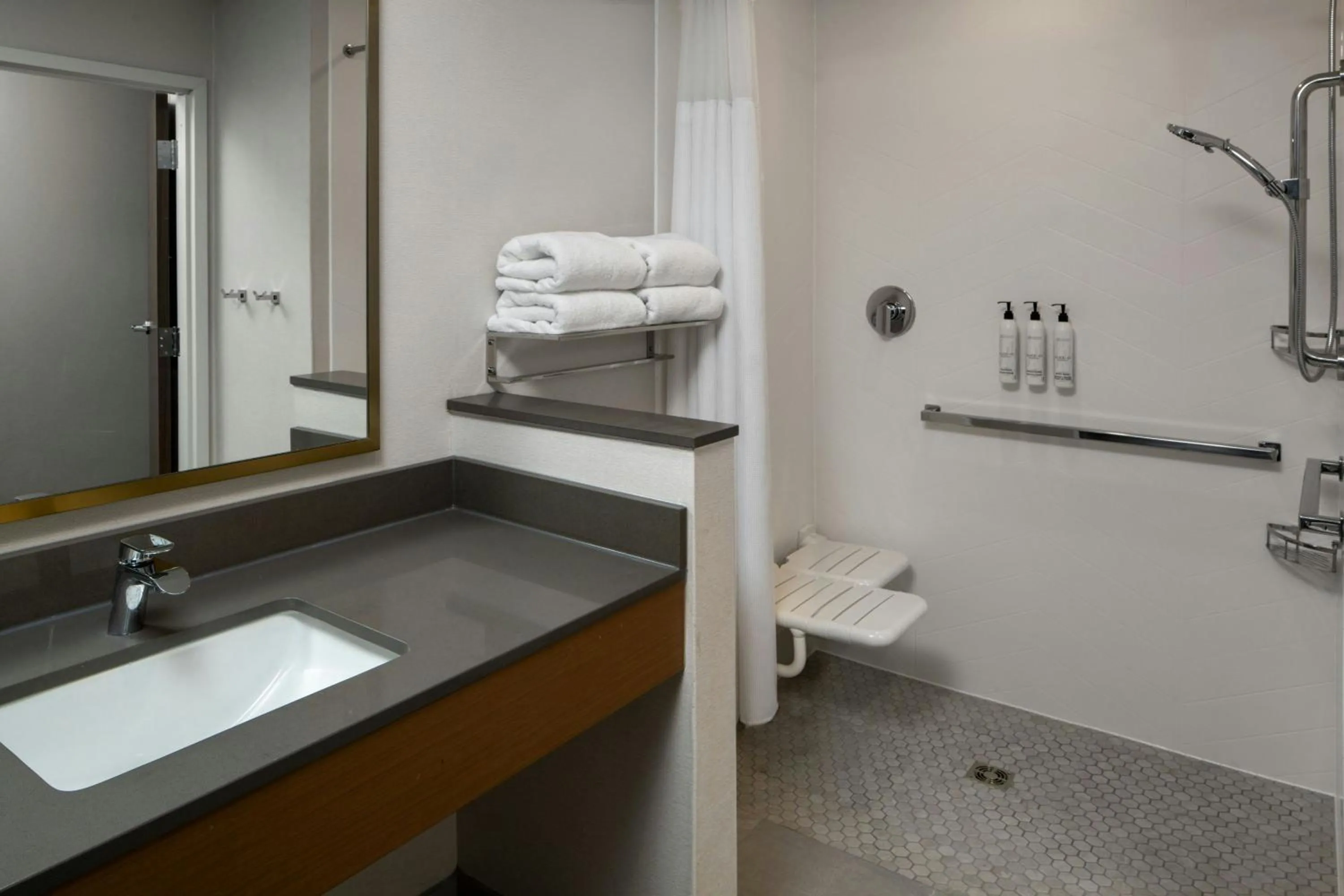 Bathroom in Fairfield Inn & Suites by Marriott Foley