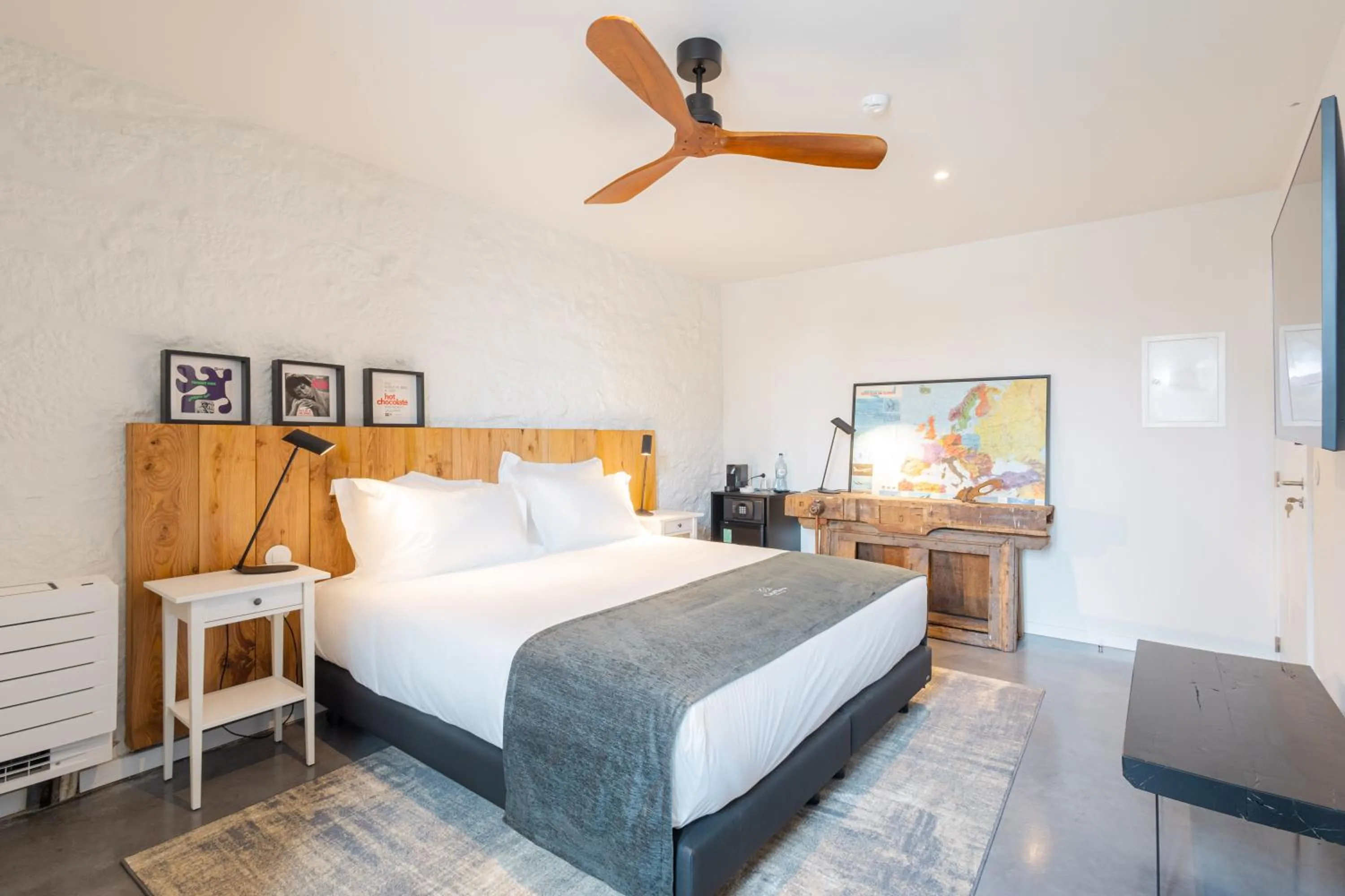 Bed in CasaNova Farmhouse