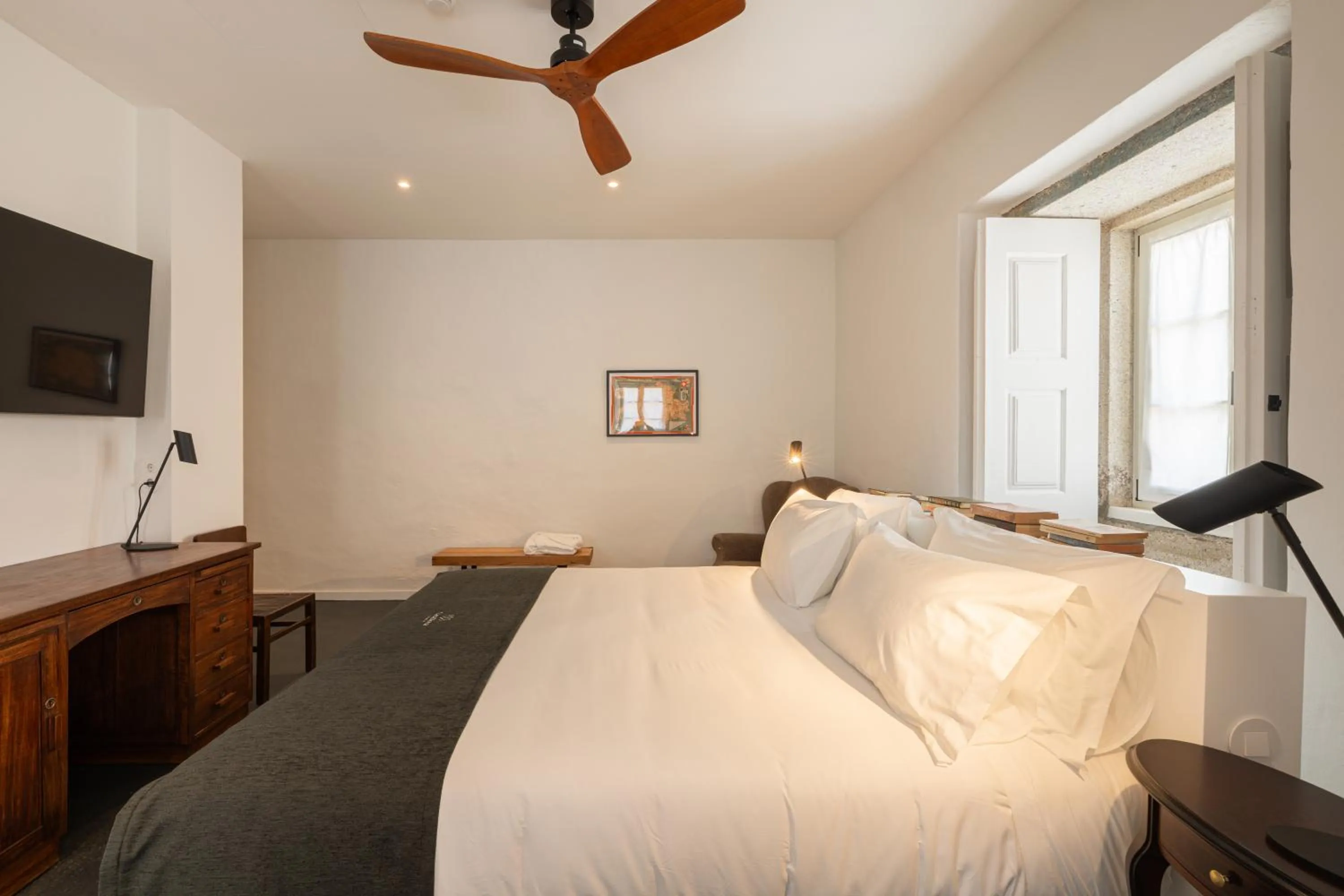 Bed in CasaNova Farmhouse