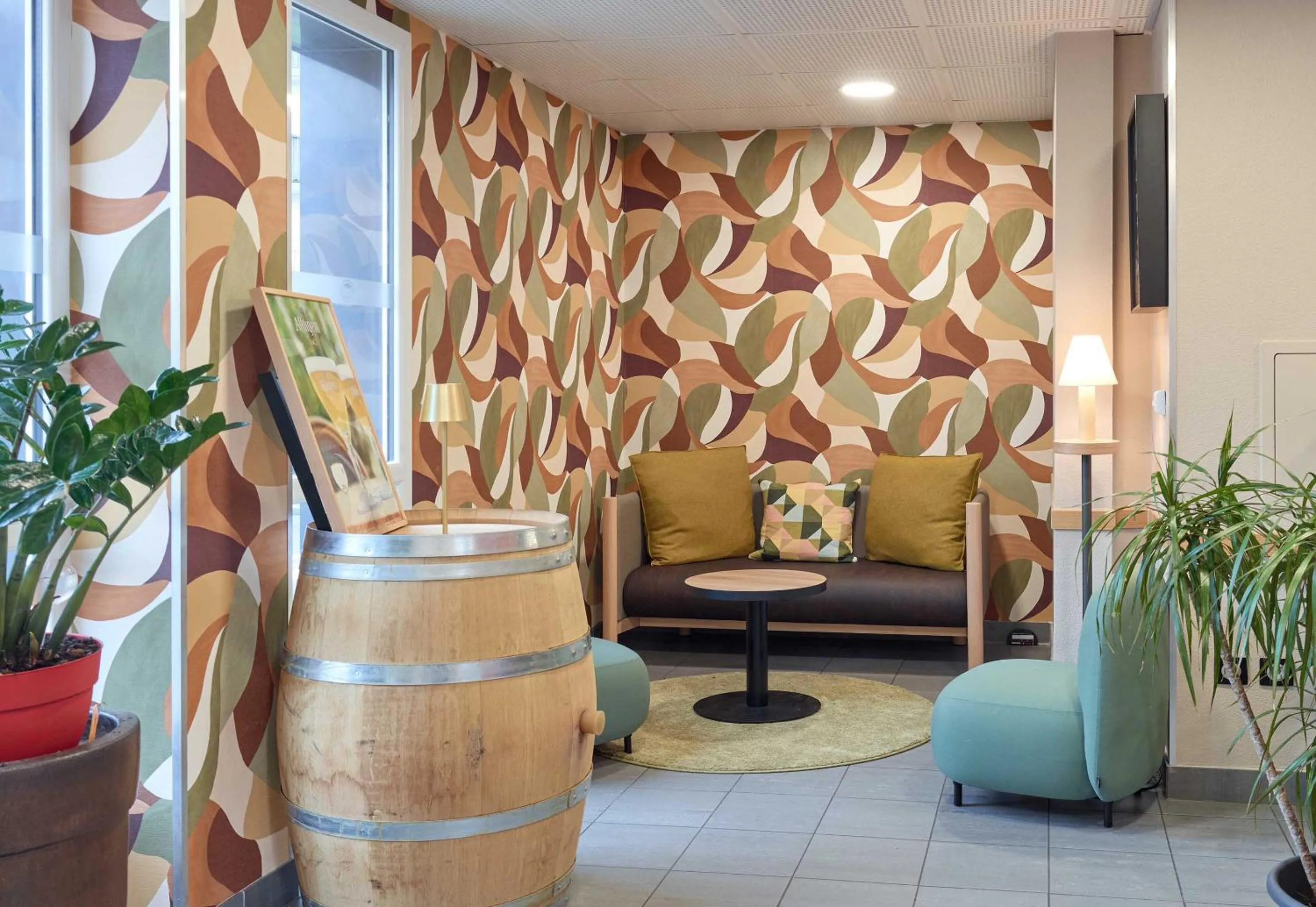 Communal lounge/ TV room in B&B HOTEL Orly Chevilly Marché International