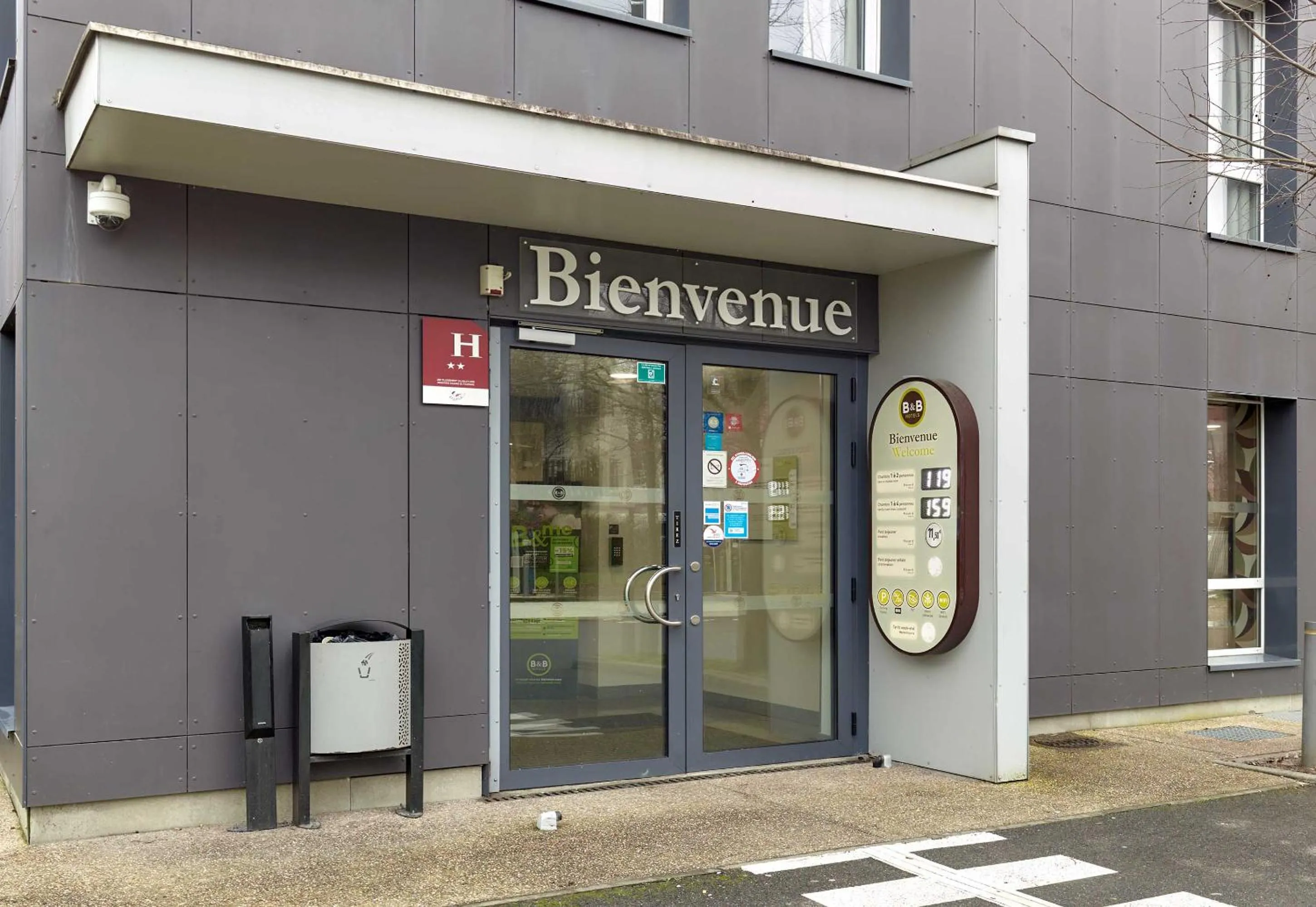 Facade/entrance in B&B HOTEL Orly Chevilly Marché International