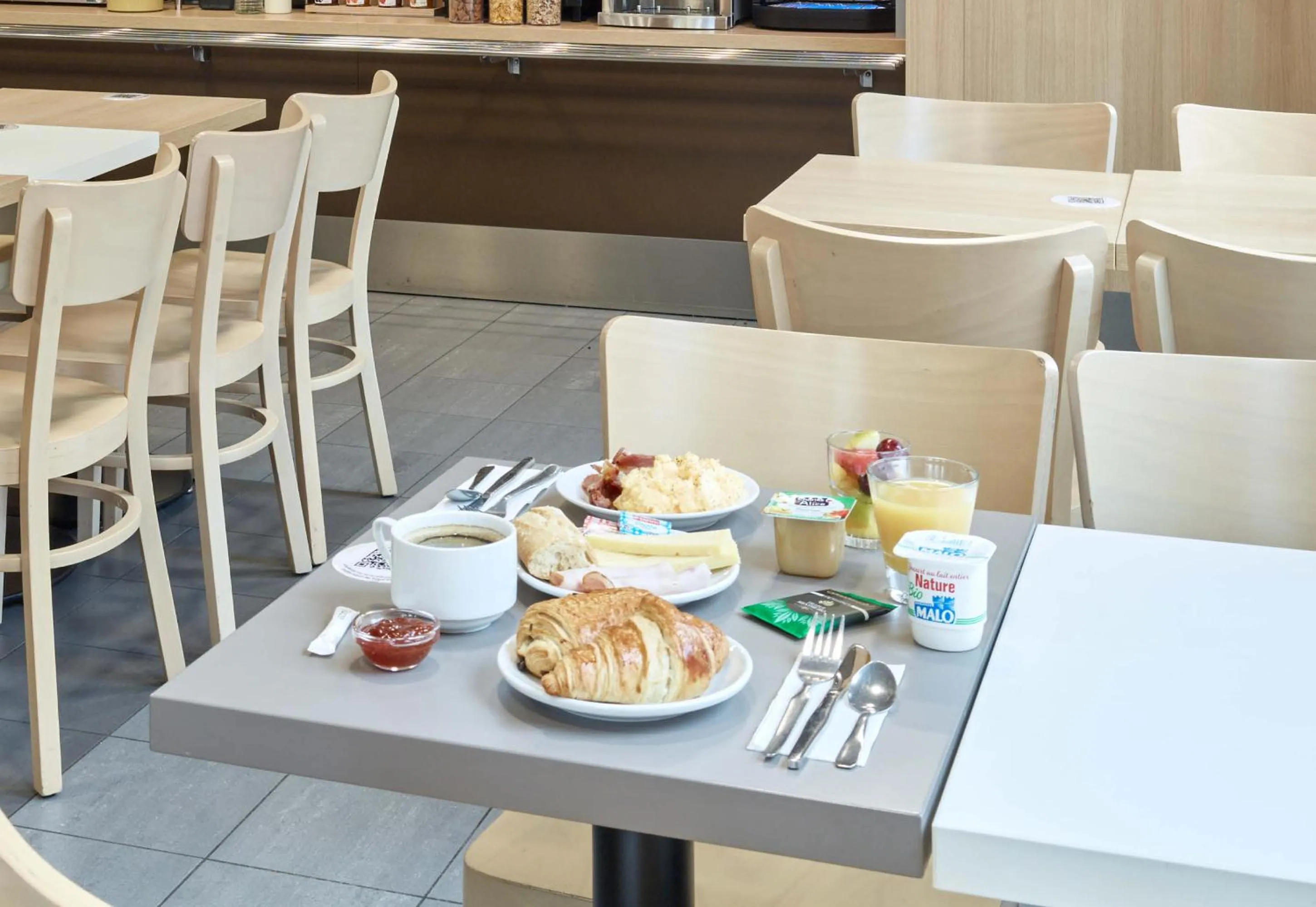Breakfast in B&B HOTEL Orly Chevilly Marché International