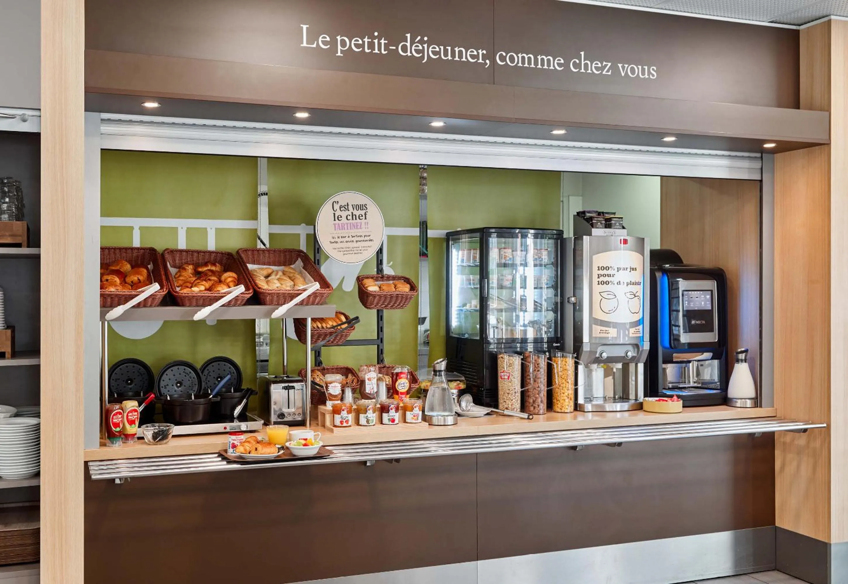 Breakfast in B&B HOTEL Orly Chevilly Marché International