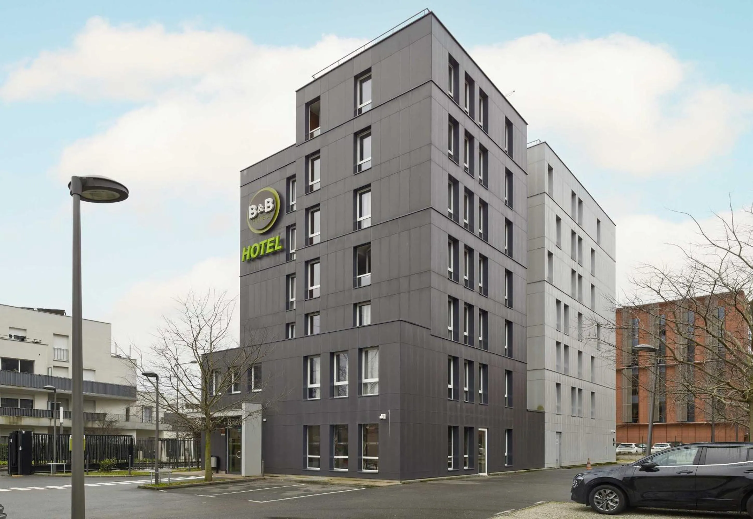 Property building in B&B HOTEL Orly Chevilly Marché International