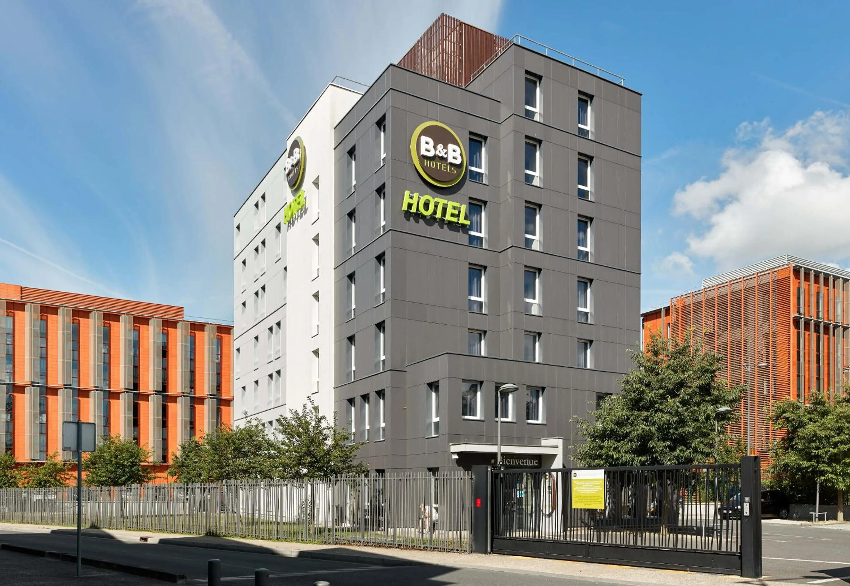 Property building in B&B HOTEL Orly Chevilly Marché International