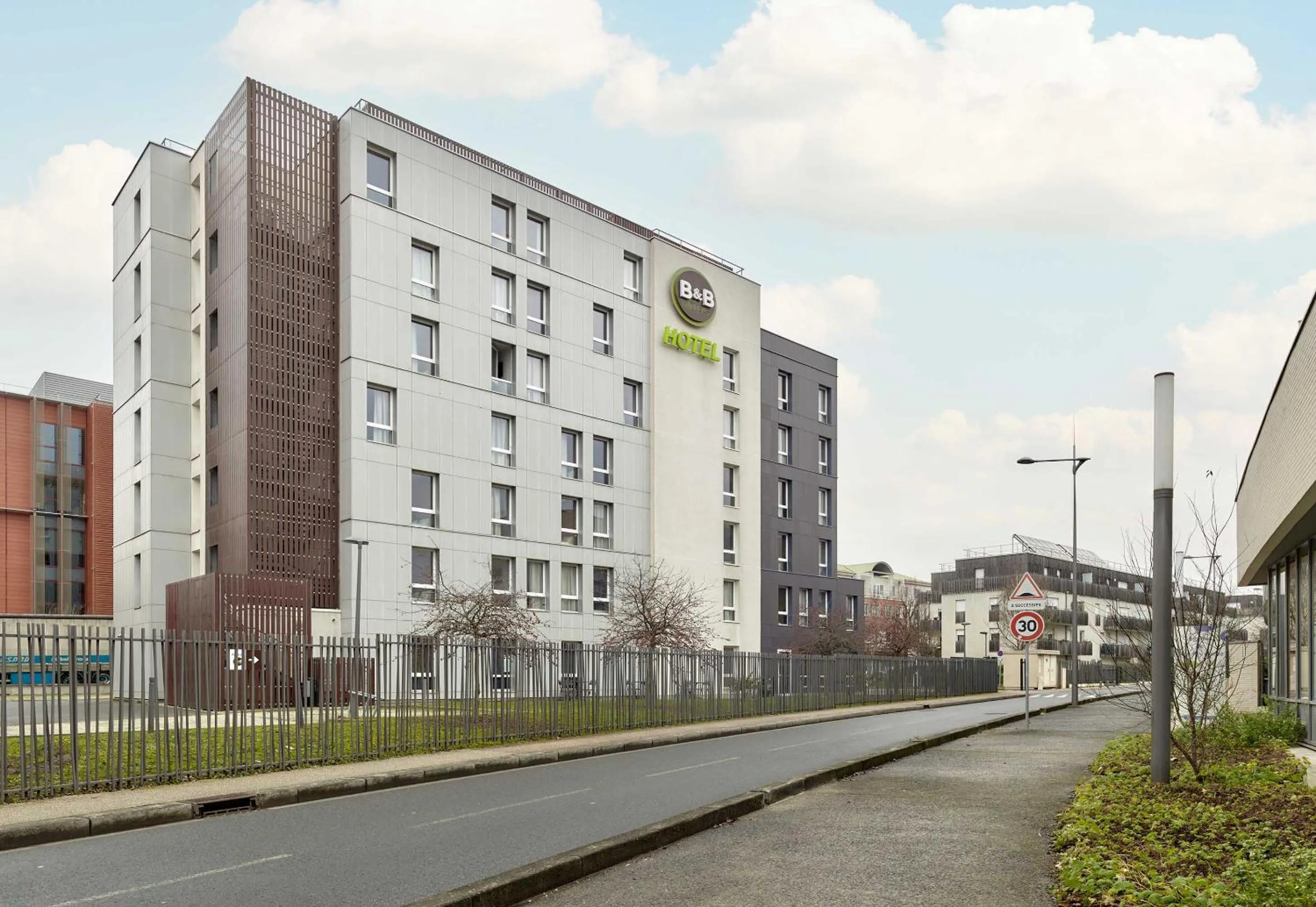 Property building in B&B HOTEL Orly Chevilly Marché International