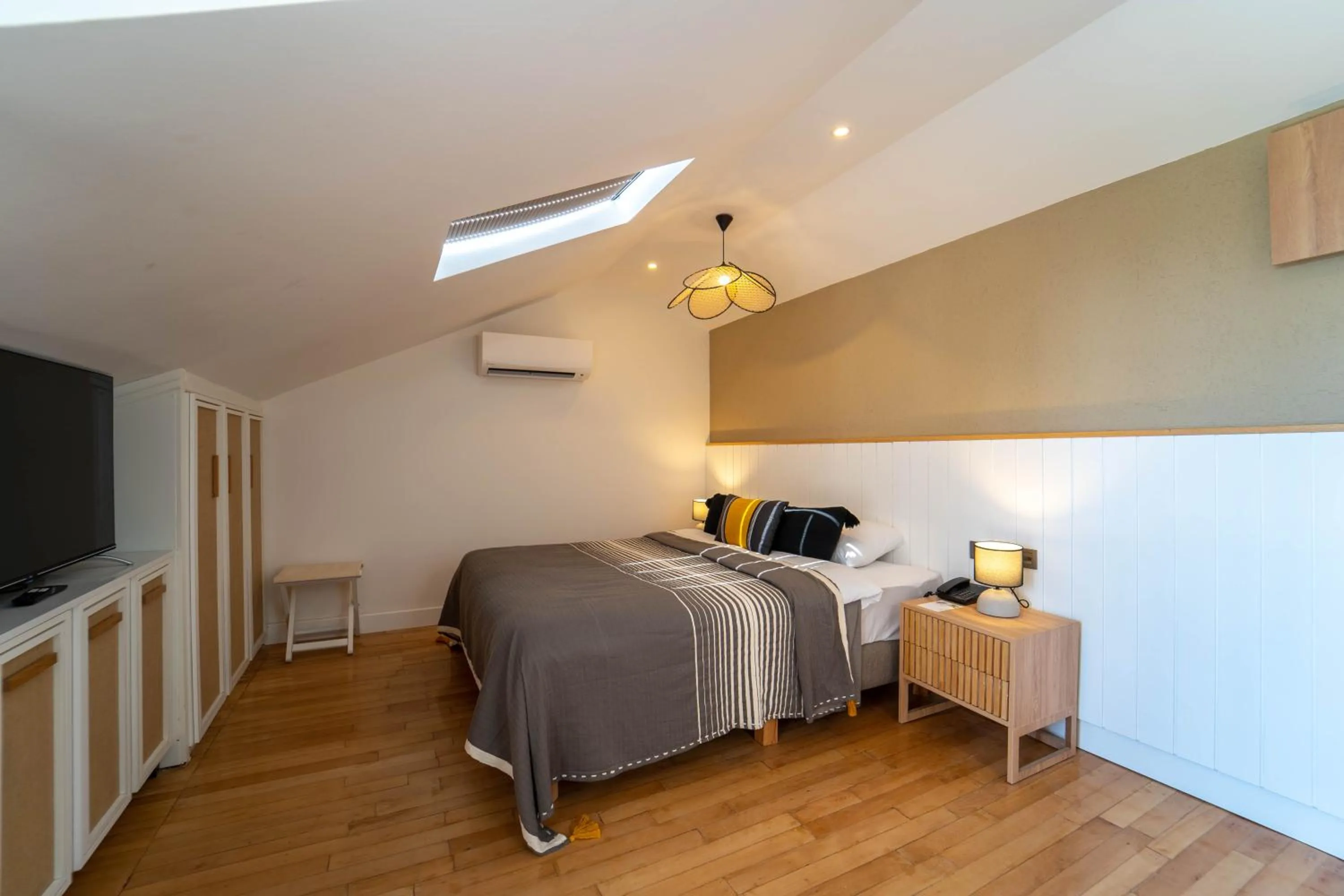 Photo of the whole room, Bed in Hotel Club-E