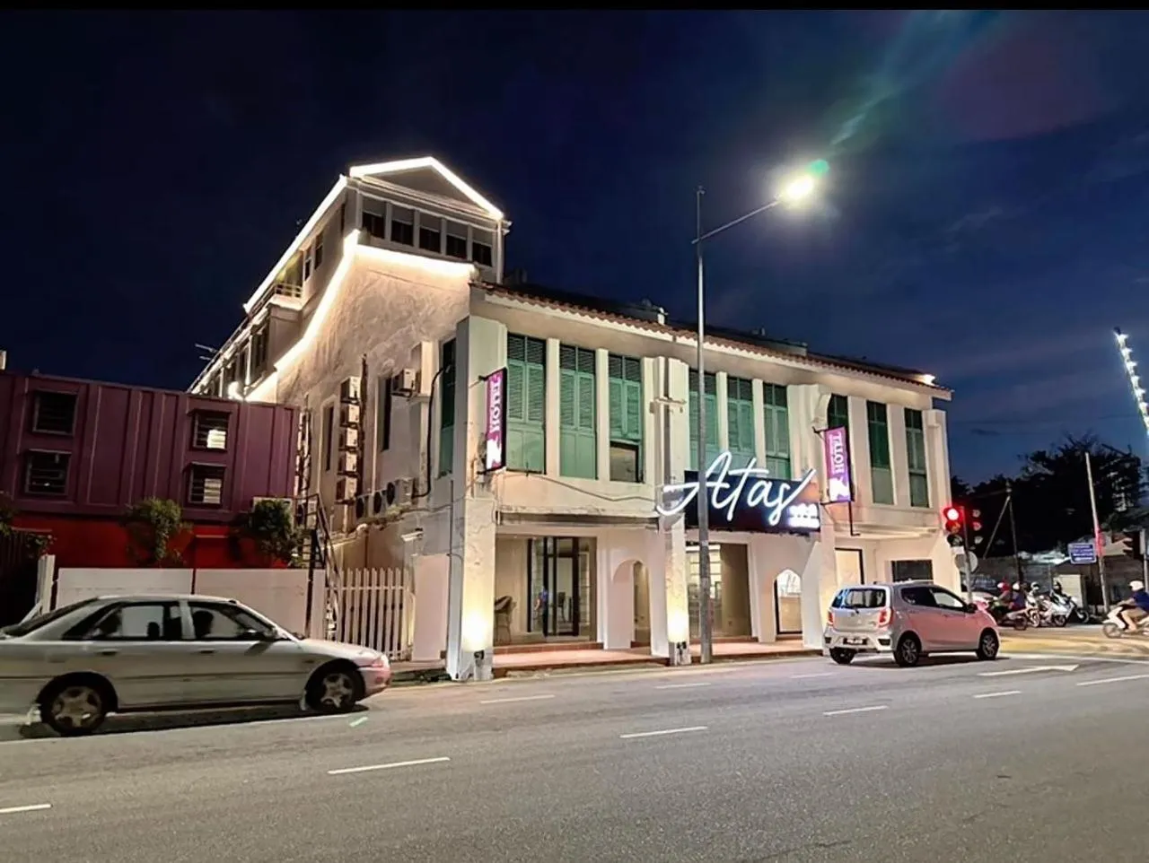 Restaurant/places to eat in C Y C Heritage Hotel