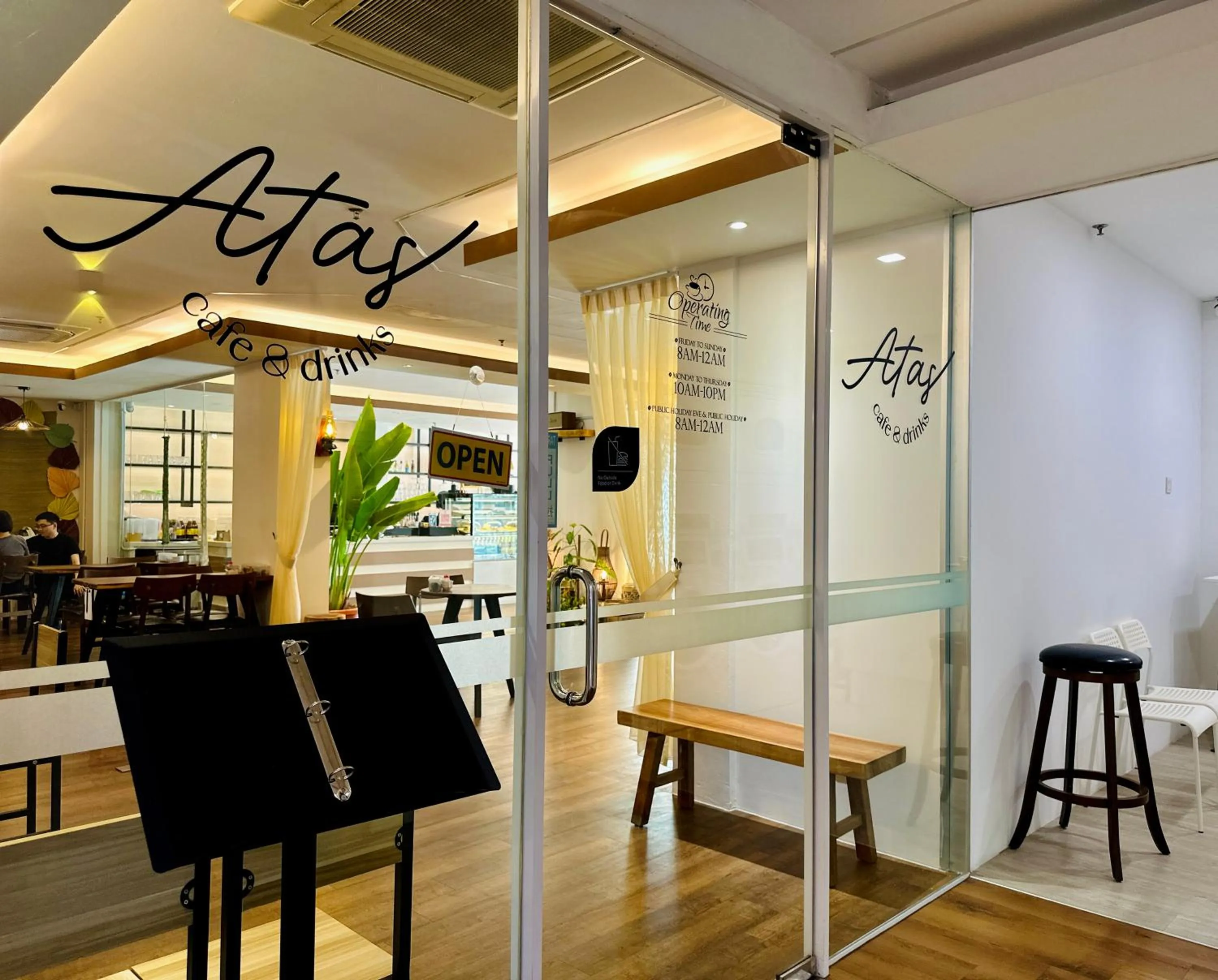 Restaurant/places to eat in C Y C Heritage Hotel