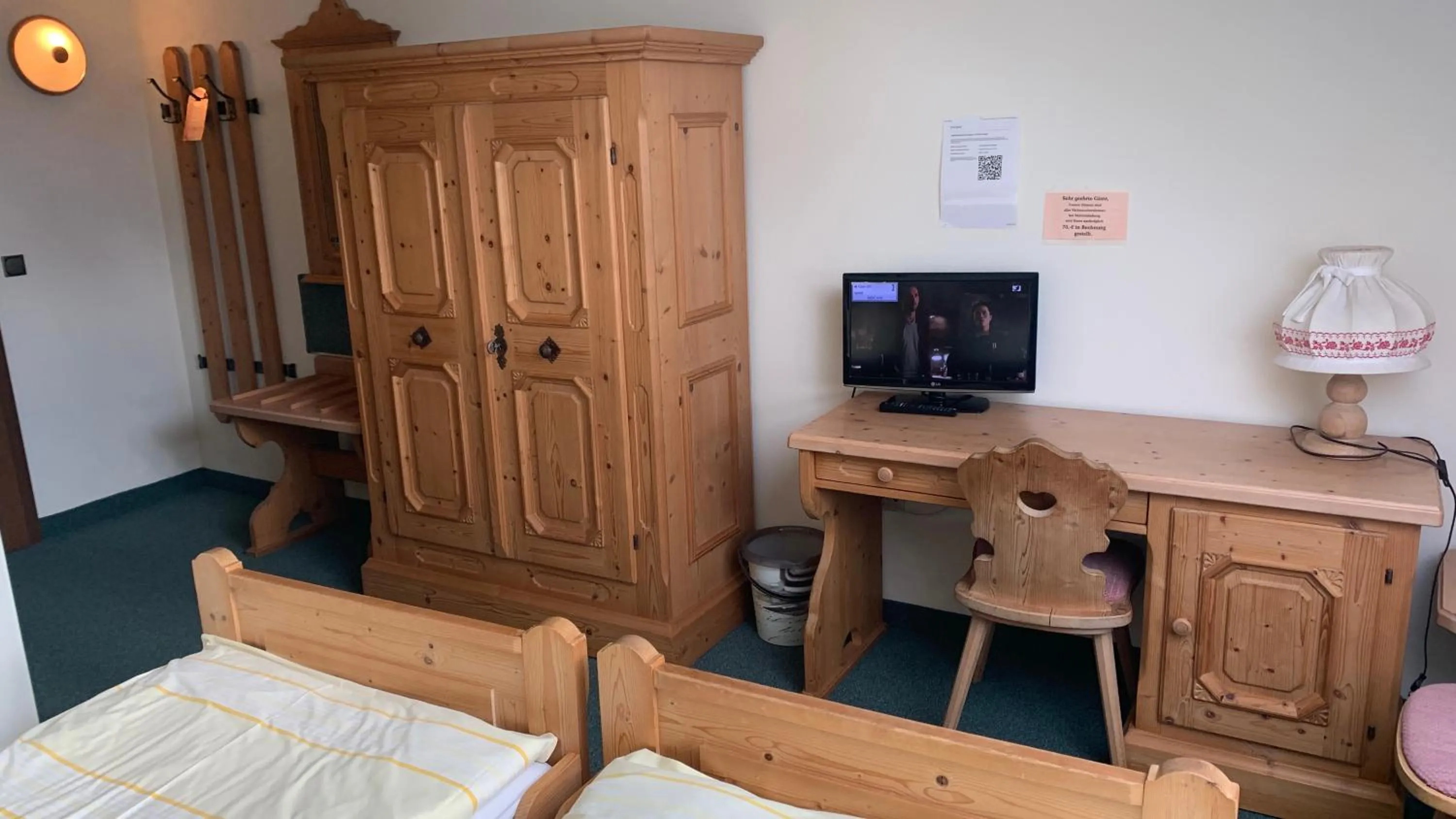 Bed in Hotel Almenrausch