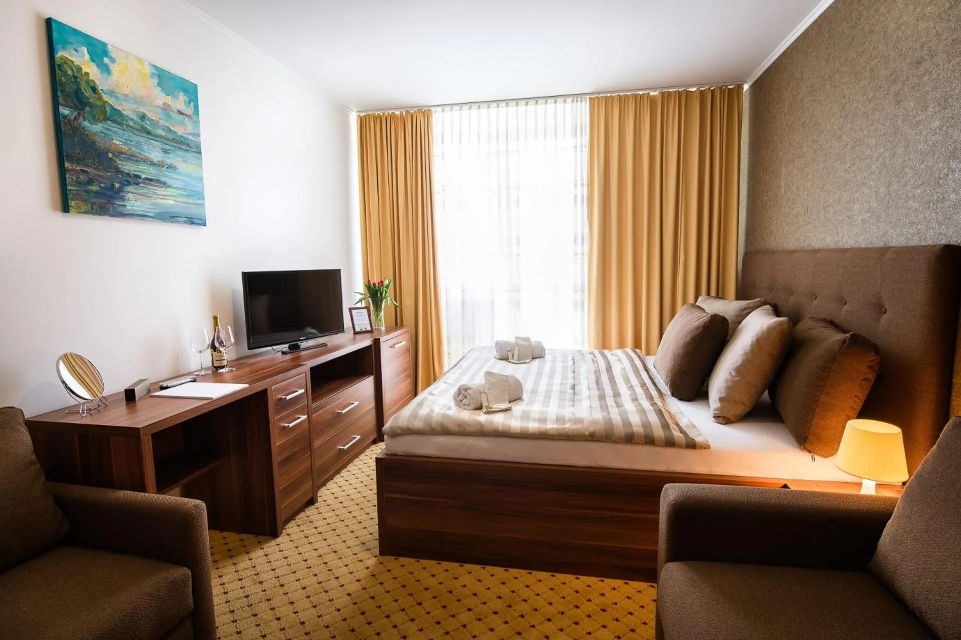 Photo of the whole room, Bed in Hotel Merkur