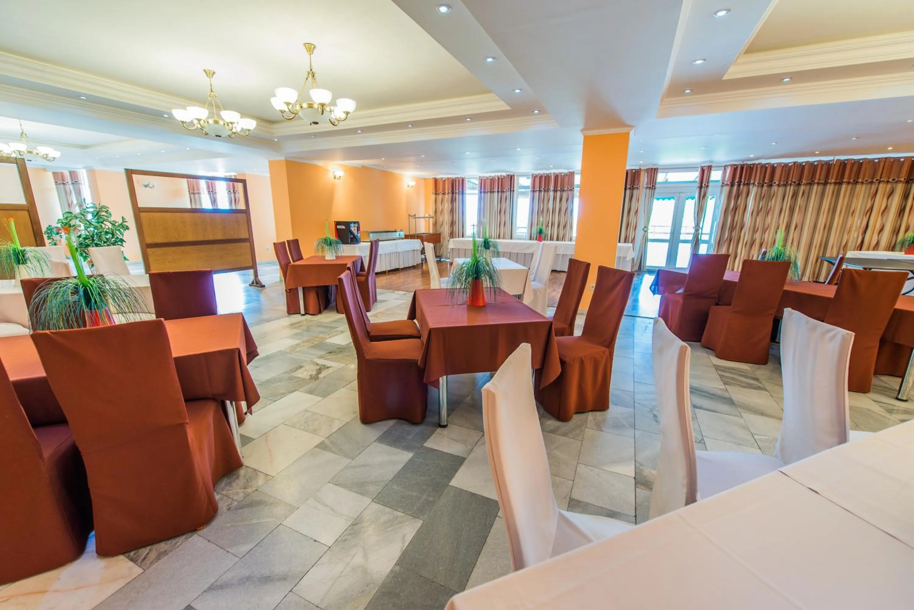 Restaurant/places to eat in Hotel Merkur