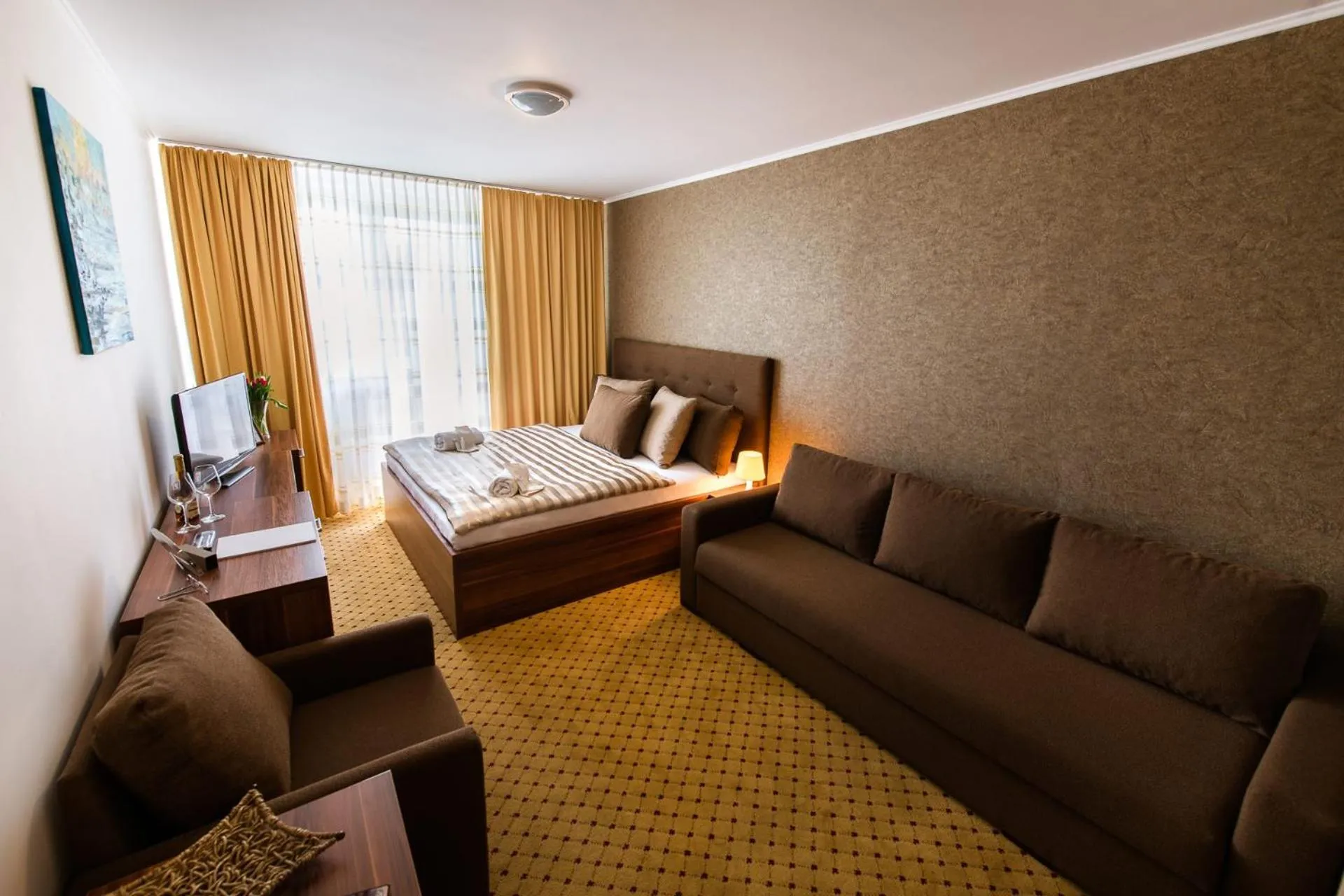Photo of the whole room, Bed in Hotel Merkur