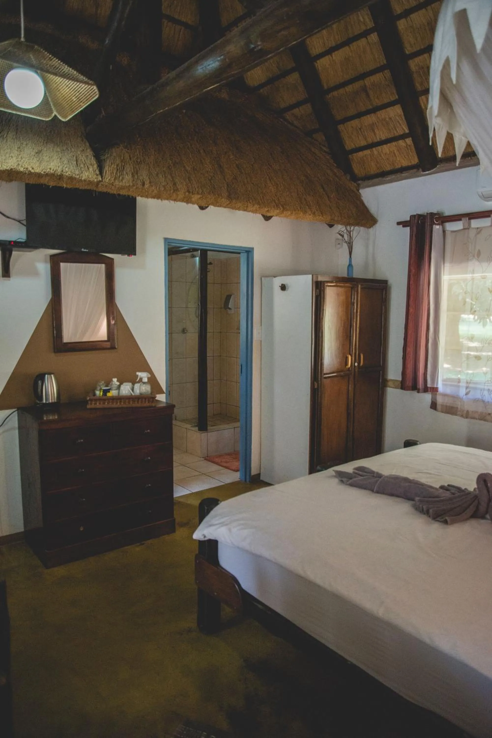 Photo of the whole room, Bed in Thokozani Lodge