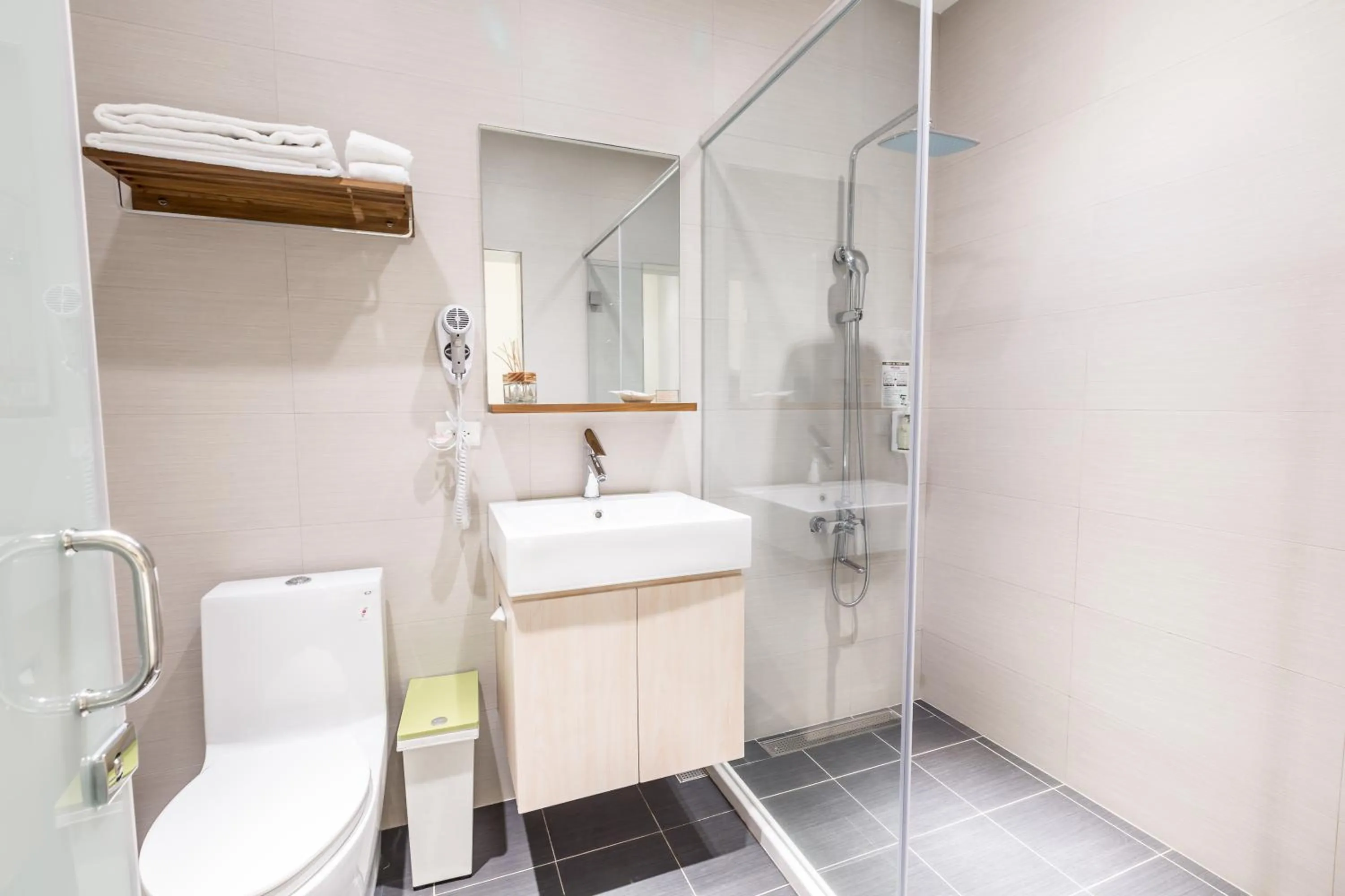 Photo of the whole room in Traveller-Inn Zhongzheng Library